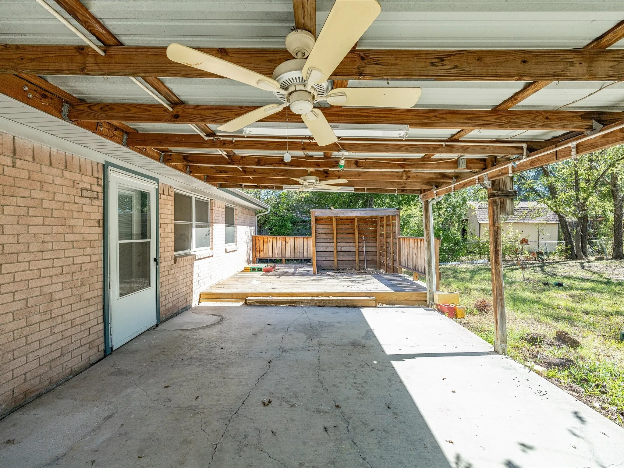 Single Family Residence For Sale in Dallas County , 433 W Dorris Drive, Grand Prairie, Texas 75051, 3 Bedroom, 1 Bathroom, 1 Garage spaces, 1,066 Sqft, built in 1962, mls#21404799, Real Estate Agent in Grand Prairie, Homes For Sale in Dallas county, Homes For Sale in Grand Prairie, Realtor in Grand Prairie Texas, Real Estate Brokerage Independent Realty Texas, Luminita Cordes Realtor