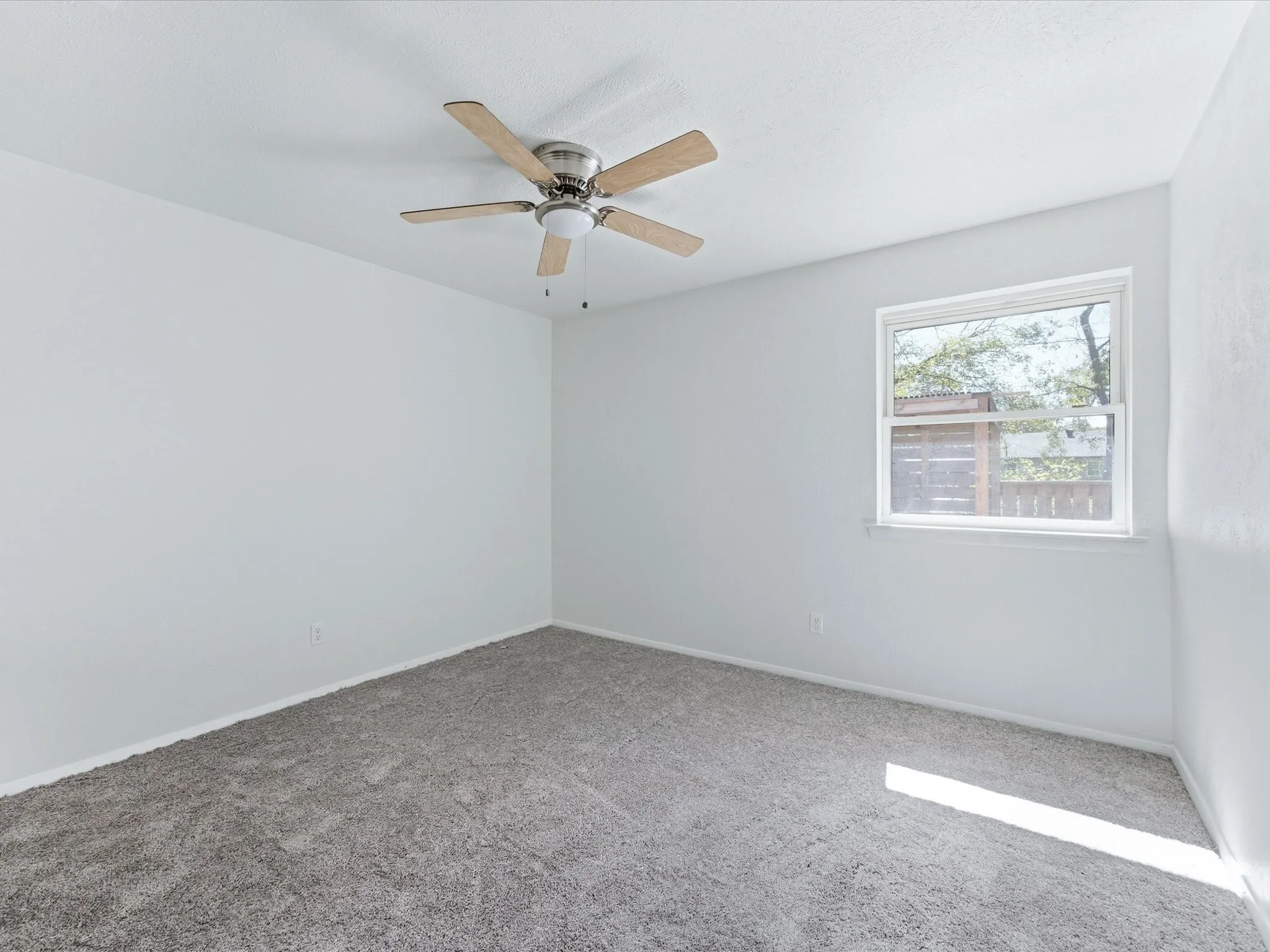 Single Family Residence For Sale in Dallas County , 433 W Dorris Drive, Grand Prairie, Texas 75051, 3 Bedroom, 1 Bathroom, 1 Garage spaces, 1,066 Sqft, built in 1962, mls#21404799, Real Estate Agent in Grand Prairie, Homes For Sale in Dallas county, Homes For Sale in Grand Prairie, Realtor in Grand Prairie Texas, Real Estate Brokerage Independent Realty Texas, Luminita Cordes Realtor