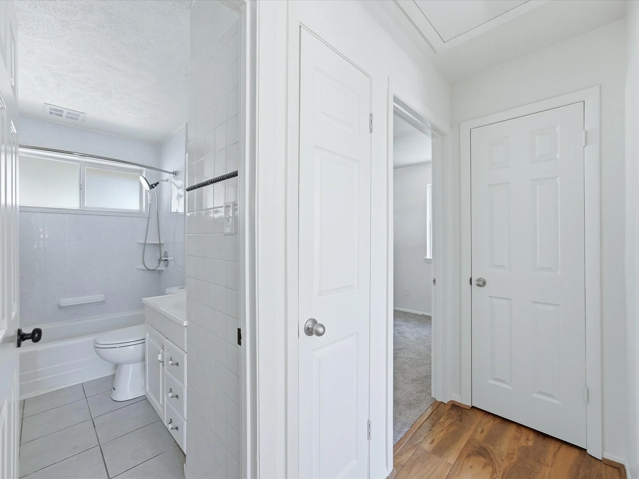 Single Family Residence For Sale in Dallas County , 433 W Dorris Drive, Grand Prairie, Texas 75051, 3 Bedroom, 1 Bathroom, 1 Garage spaces, 1,066 Sqft, built in 1962, mls#21404799, Real Estate Agent in Grand Prairie, Homes For Sale in Dallas county, Homes For Sale in Grand Prairie, Realtor in Grand Prairie Texas, Real Estate Brokerage Independent Realty Texas, Luminita Cordes Realtor