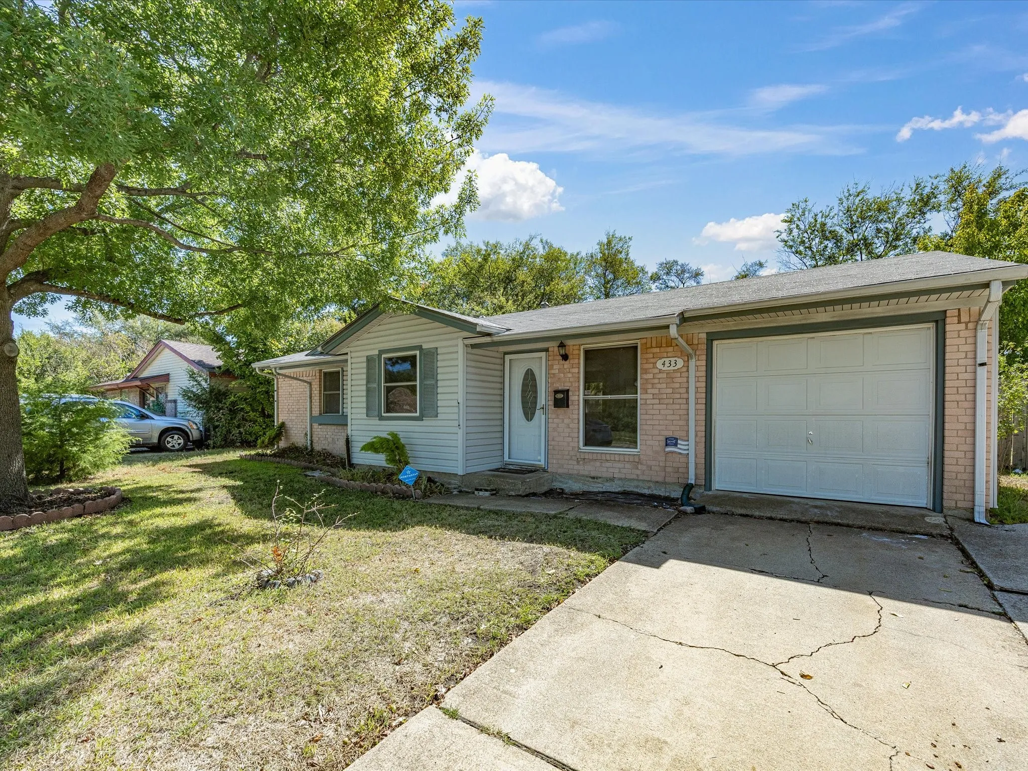 Single Family Residence For Sale in Dallas County , 433 W Dorris Drive, Grand Prairie, Texas 75051, 3 Bedroom, 1 Bathroom, 1 Garage spaces, 1,066 Sqft, built in 1962, mls#21404799, Real Estate Agent in Grand Prairie, Homes For Sale in Dallas county, Homes For Sale in Grand Prairie, Realtor in Grand Prairie Texas, Real Estate Brokerage Independent Realty Texas, Luminita Cordes Realtor