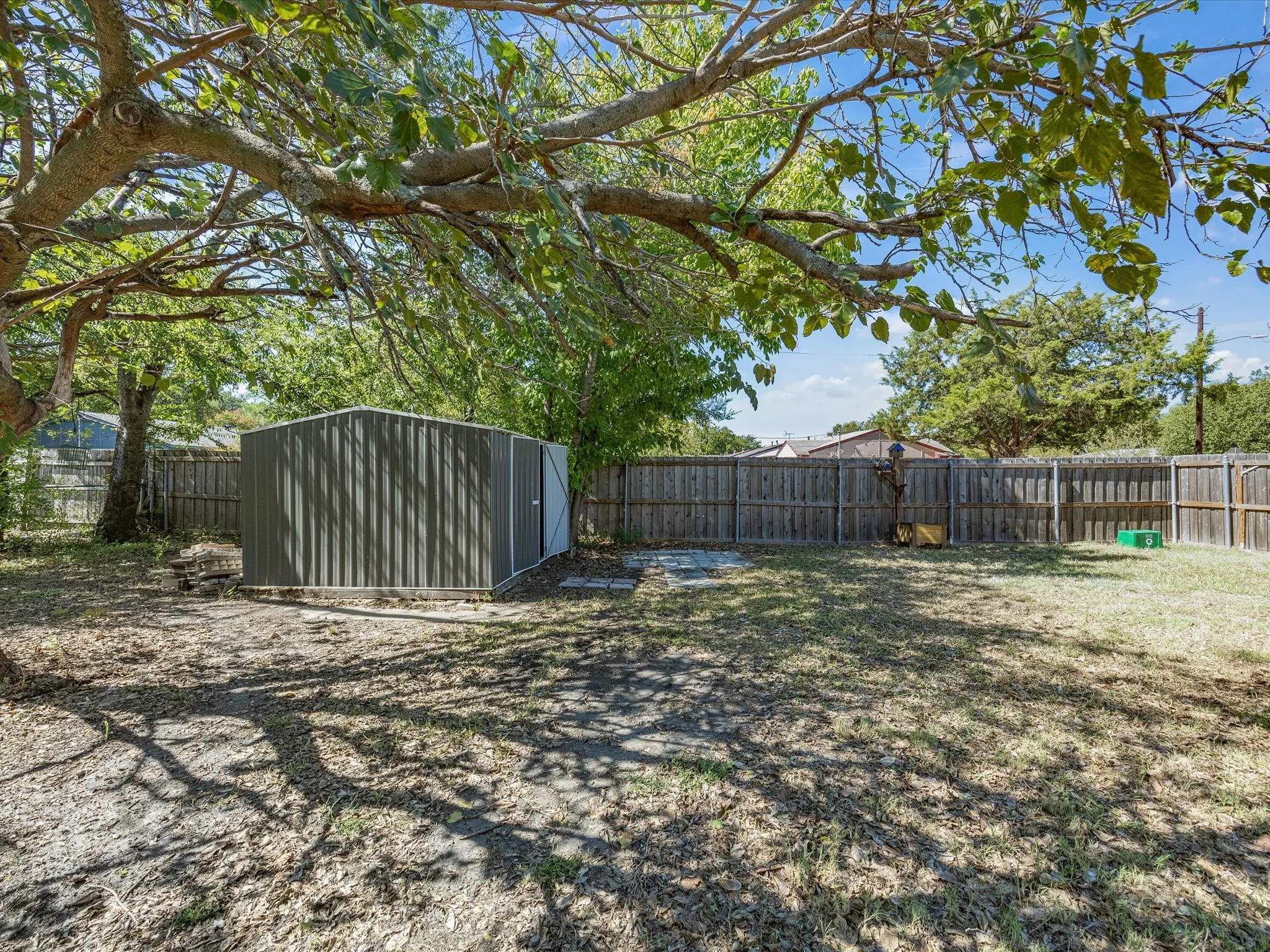 Single Family Residence For Sale in Dallas County , 433 W Dorris Drive, Grand Prairie, Texas 75051, 3 Bedroom, 1 Bathroom, 1 Garage spaces, 1,066 Sqft, built in 1962, mls#21404799, Real Estate Agent in Grand Prairie, Homes For Sale in Dallas county, Homes For Sale in Grand Prairie, Realtor in Grand Prairie Texas, Real Estate Brokerage Independent Realty Texas, Luminita Cordes Realtor