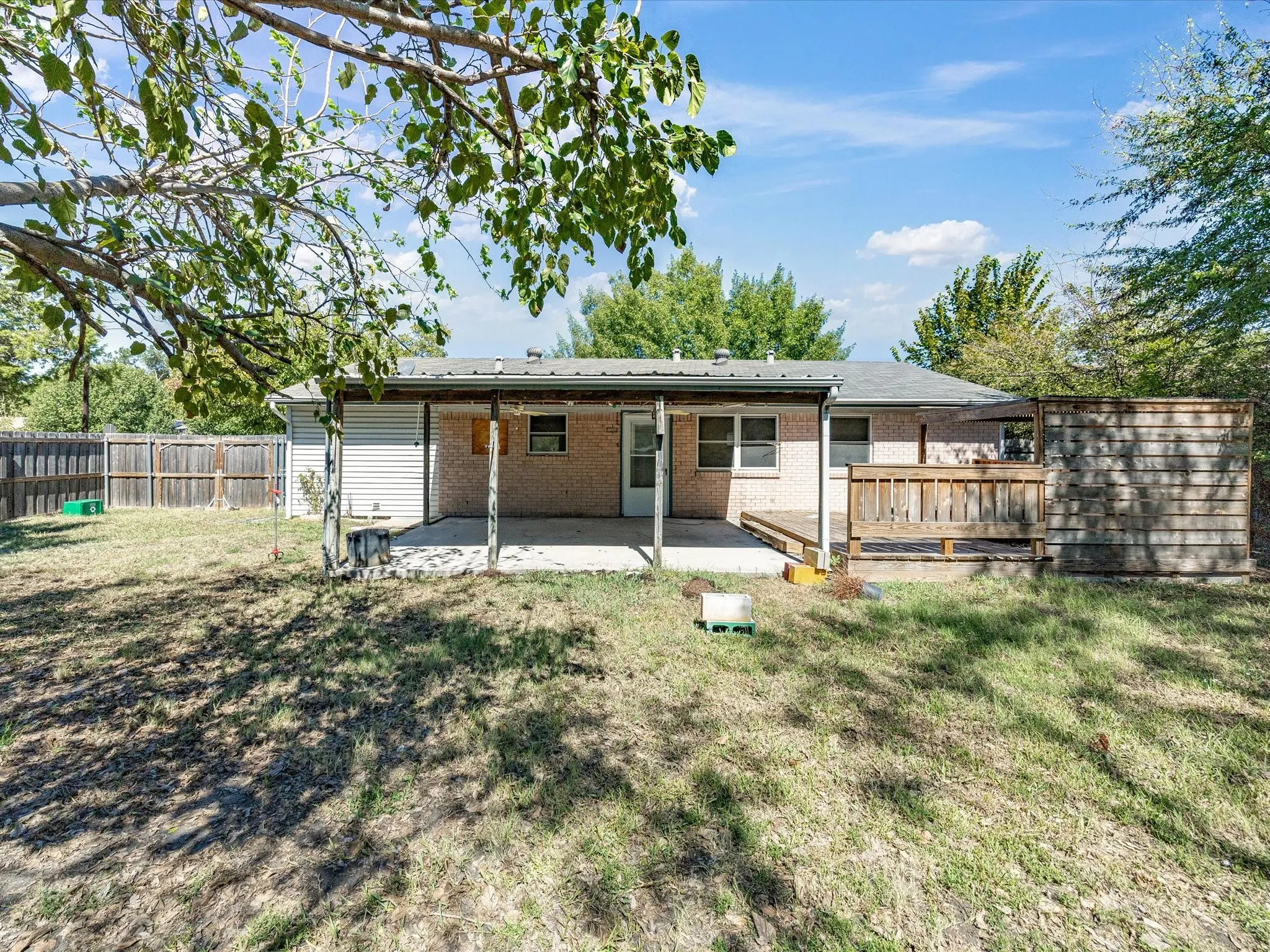 Single Family Residence For Sale in Dallas County , 433 W Dorris Drive, Grand Prairie, Texas 75051, 3 Bedroom, 1 Bathroom, 1 Garage spaces, 1,066 Sqft, built in 1962, mls#21404799, Real Estate Agent in Grand Prairie, Homes For Sale in Dallas county, Homes For Sale in Grand Prairie, Realtor in Grand Prairie Texas, Real Estate Brokerage Independent Realty Texas, Luminita Cordes Realtor