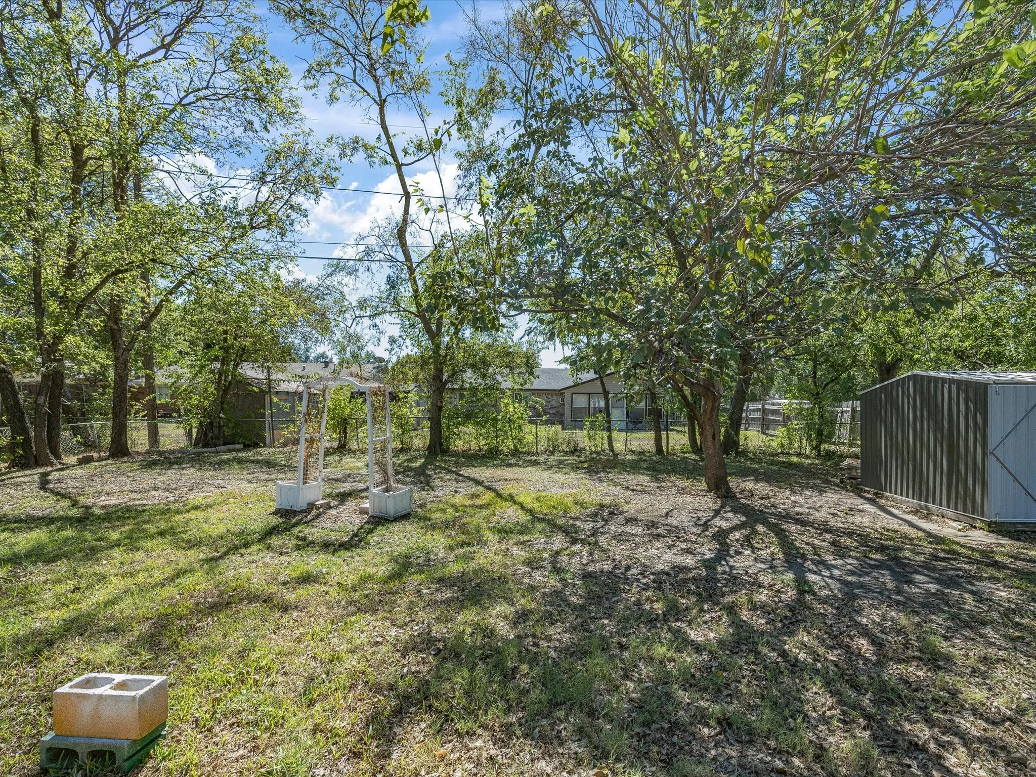 Single Family Residence For Sale in Dallas County , 433 W Dorris Drive, Grand Prairie, Texas 75051, 3 Bedroom, 1 Bathroom, 1 Garage spaces, 1,066 Sqft, built in 1962, mls#21404799, Real Estate Agent in Grand Prairie, Homes For Sale in Dallas county, Homes For Sale in Grand Prairie, Realtor in Grand Prairie Texas, Real Estate Brokerage Independent Realty Texas, Luminita Cordes Realtor