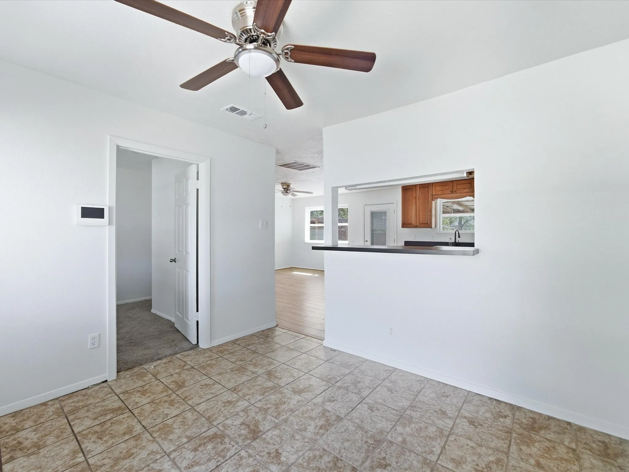 Single Family Residence For Sale in Dallas County , 433 W Dorris Drive, Grand Prairie, Texas 75051, 3 Bedroom, 1 Bathroom, 1 Garage spaces, 1,066 Sqft, built in 1962, mls#21404799, Real Estate Agent in Grand Prairie, Homes For Sale in Dallas county, Homes For Sale in Grand Prairie, Realtor in Grand Prairie Texas, Real Estate Brokerage Independent Realty Texas, Luminita Cordes Realtor