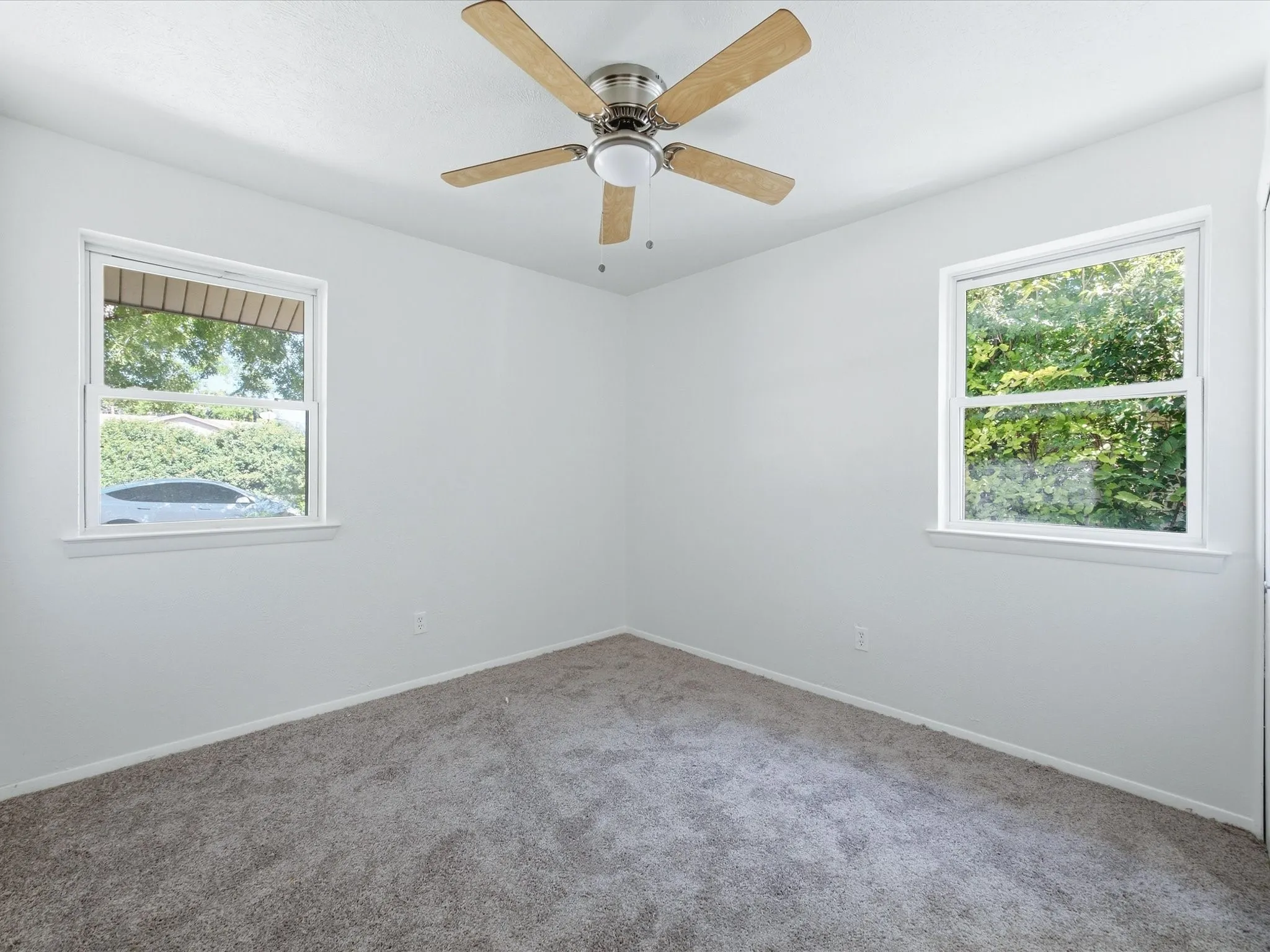 Single Family Residence For Sale in Dallas County , 433 W Dorris Drive, Grand Prairie, Texas 75051, 3 Bedroom, 1 Bathroom, 1 Garage spaces, 1,066 Sqft, built in 1962, mls#21404799, Real Estate Agent in Grand Prairie, Homes For Sale in Dallas county, Homes For Sale in Grand Prairie, Realtor in Grand Prairie Texas, Real Estate Brokerage Independent Realty Texas, Luminita Cordes Realtor
