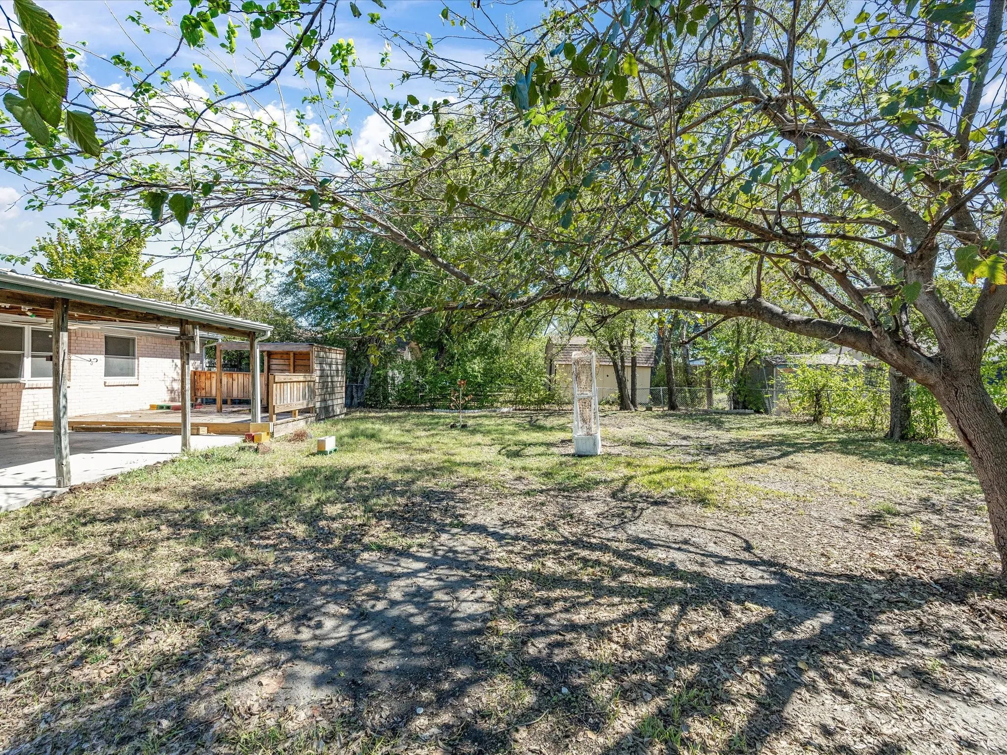 Single Family Residence For Sale in Dallas County , 433 W Dorris Drive, Grand Prairie, Texas 75051, 3 Bedroom, 1 Bathroom, 1 Garage spaces, 1,066 Sqft, built in 1962, mls#21404799, Real Estate Agent in Grand Prairie, Homes For Sale in Dallas county, Homes For Sale in Grand Prairie, Realtor in Grand Prairie Texas, Real Estate Brokerage Independent Realty Texas, Luminita Cordes Realtor
