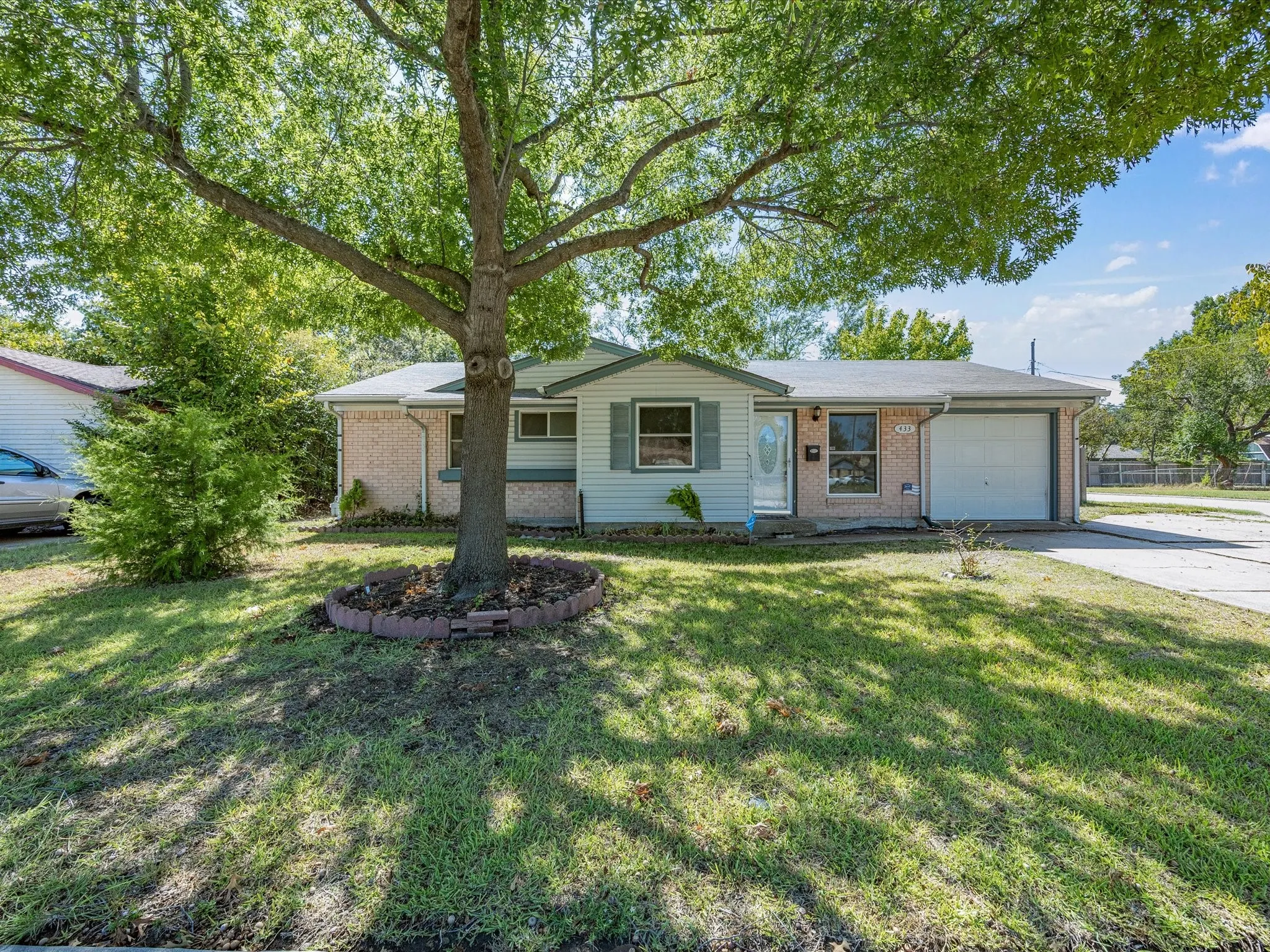 Single Family Residence For Sale in Dallas County , 433 W Dorris Drive, Grand Prairie, Texas 75051, 3 Bedroom, 1 Bathroom, 1 Garage spaces, 1,066 Sqft, built in 1962, mls#21404799, Real Estate Agent in Grand Prairie, Homes For Sale in Dallas county, Homes For Sale in Grand Prairie, Realtor in Grand Prairie Texas, Real Estate Brokerage Independent Realty Texas, Luminita Cordes Realtor