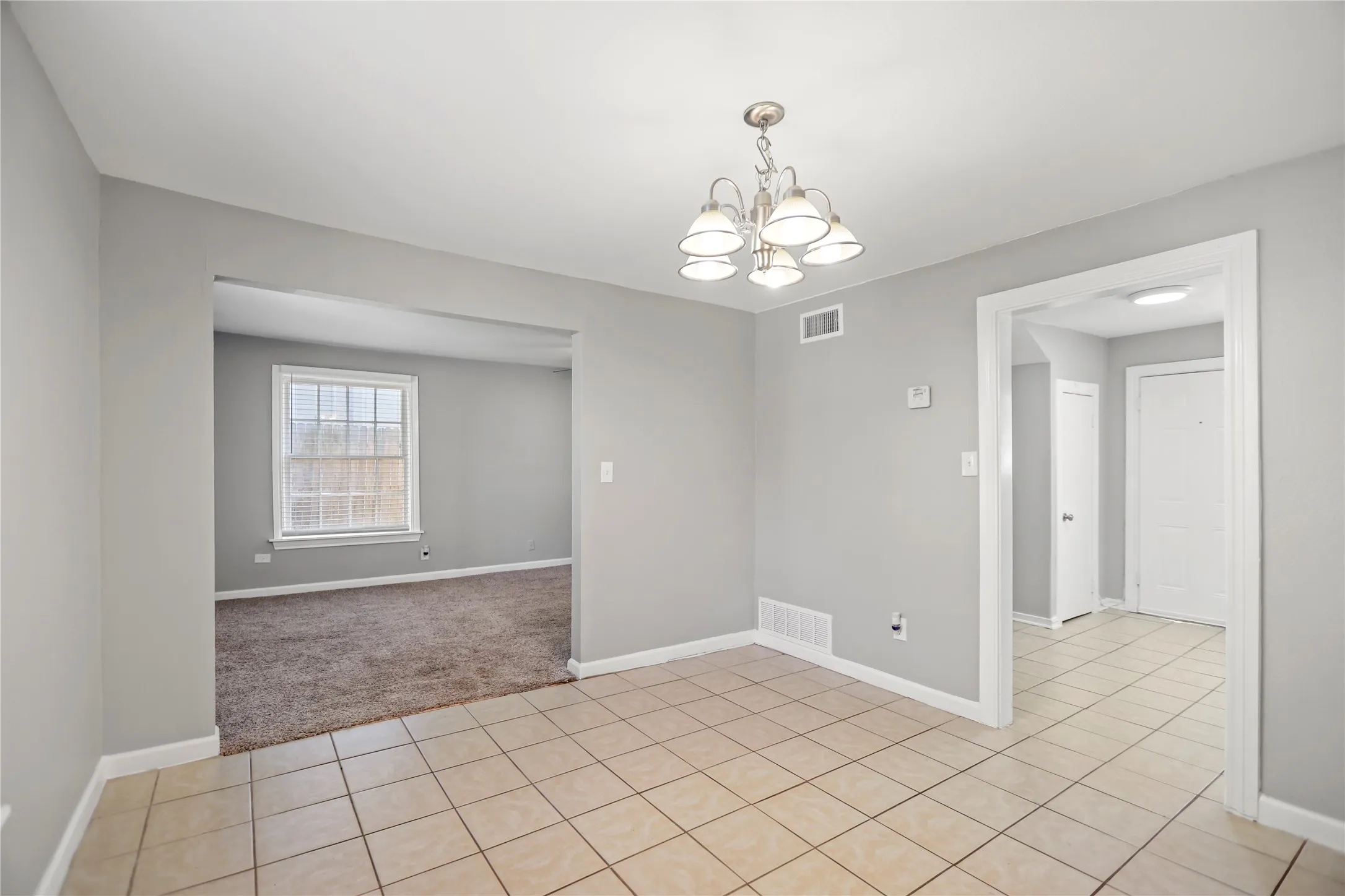 Single Family Residence For Rent in Tarrant County , 4112 Hampshire Boulevard, Fort Worth, Texas 76103, 3 Bedroom, 1 Bathroom, 1 Garage spaces, 1,216 Sqft, built in 1947, mls#21404810, Real Estate Agent in Fort Worth, Homes For Rent in Tarrant county, Homes For Rent in Fort Worth, Realtor in Fort Worth Texas, Real Estate Brokerage Independent Realty Texas, Luminita Cordes Realtor