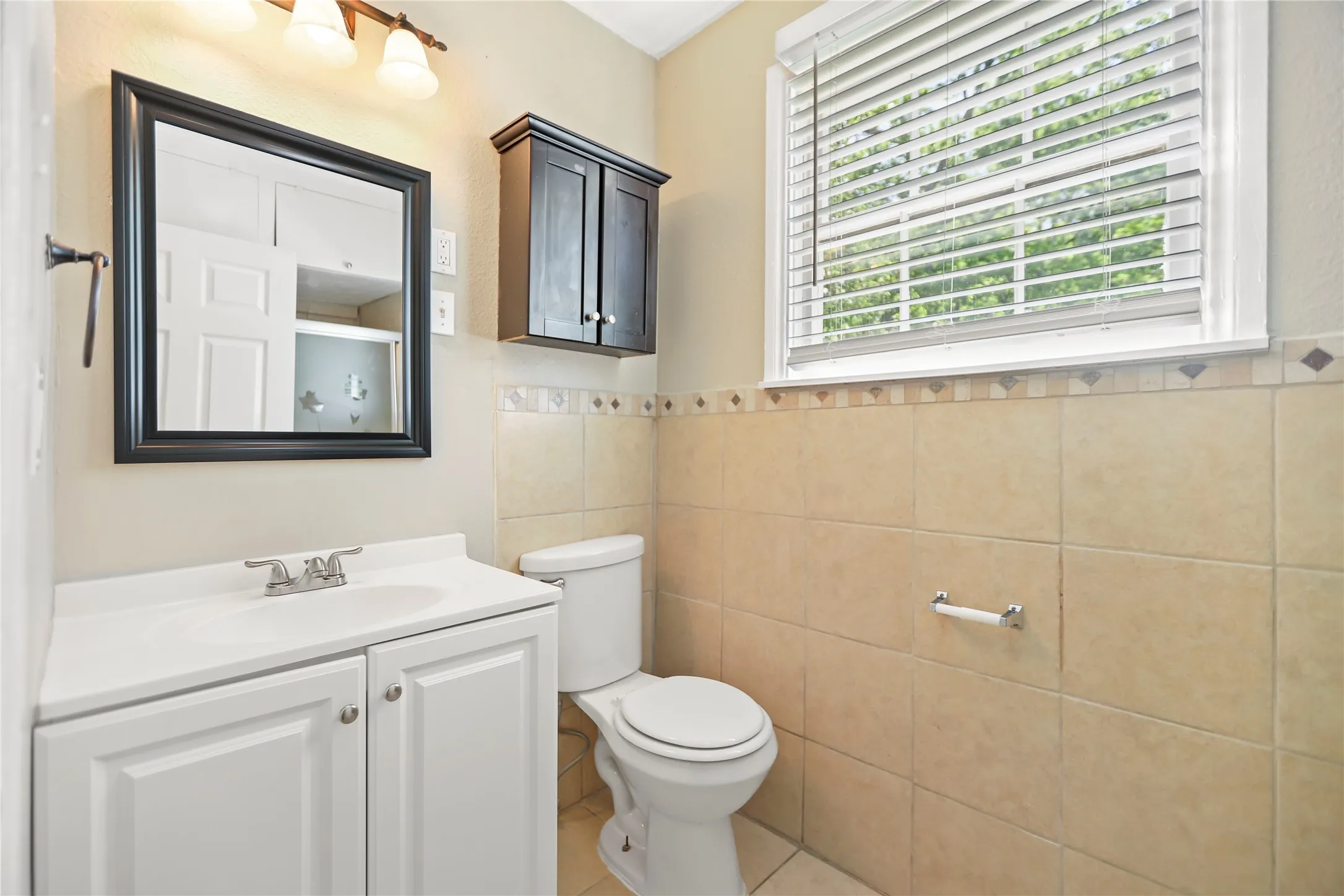 Single Family Residence For Rent in Tarrant County , 4112 Hampshire Boulevard, Fort Worth, Texas 76103, 3 Bedroom, 1 Bathroom, 1 Garage spaces, 1,216 Sqft, built in 1947, mls#21404810, Real Estate Agent in Fort Worth, Homes For Rent in Tarrant county, Homes For Rent in Fort Worth, Realtor in Fort Worth Texas, Real Estate Brokerage Independent Realty Texas, Luminita Cordes Realtor