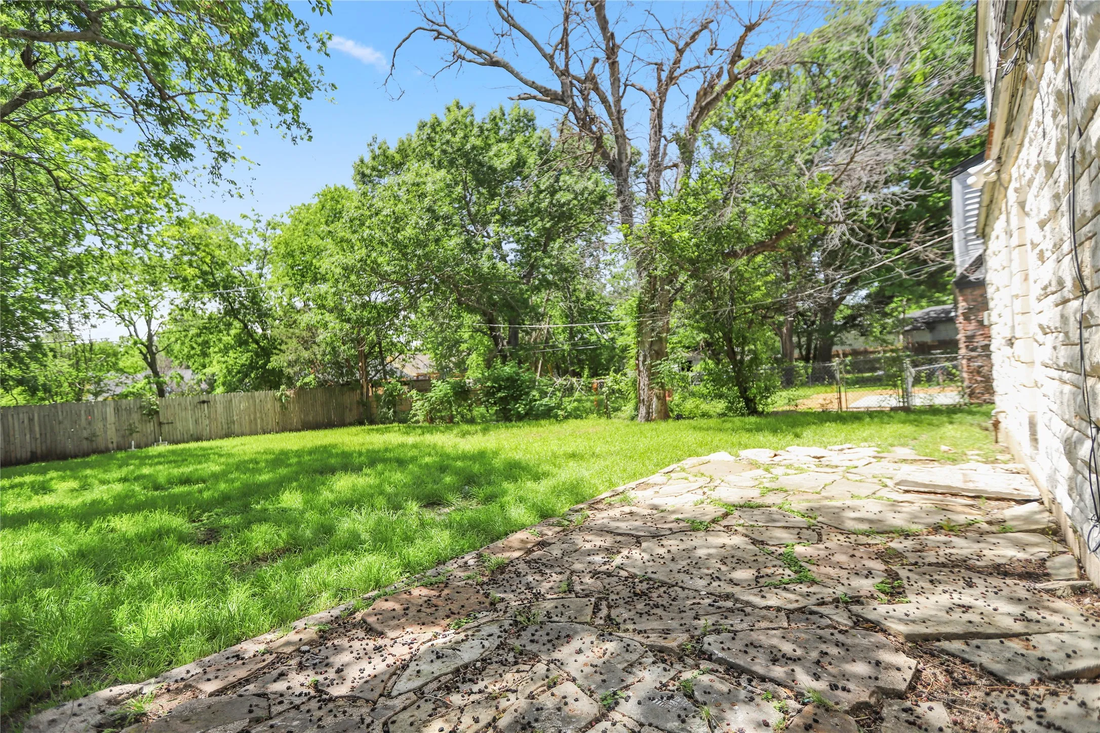 Single Family Residence For Rent in Tarrant County , 4112 Hampshire Boulevard, Fort Worth, Texas 76103, 3 Bedroom, 1 Bathroom, 1 Garage spaces, 1,216 Sqft, built in 1947, mls#21404810, Real Estate Agent in Fort Worth, Homes For Rent in Tarrant county, Homes For Rent in Fort Worth, Realtor in Fort Worth Texas, Real Estate Brokerage Independent Realty Texas, Luminita Cordes Realtor