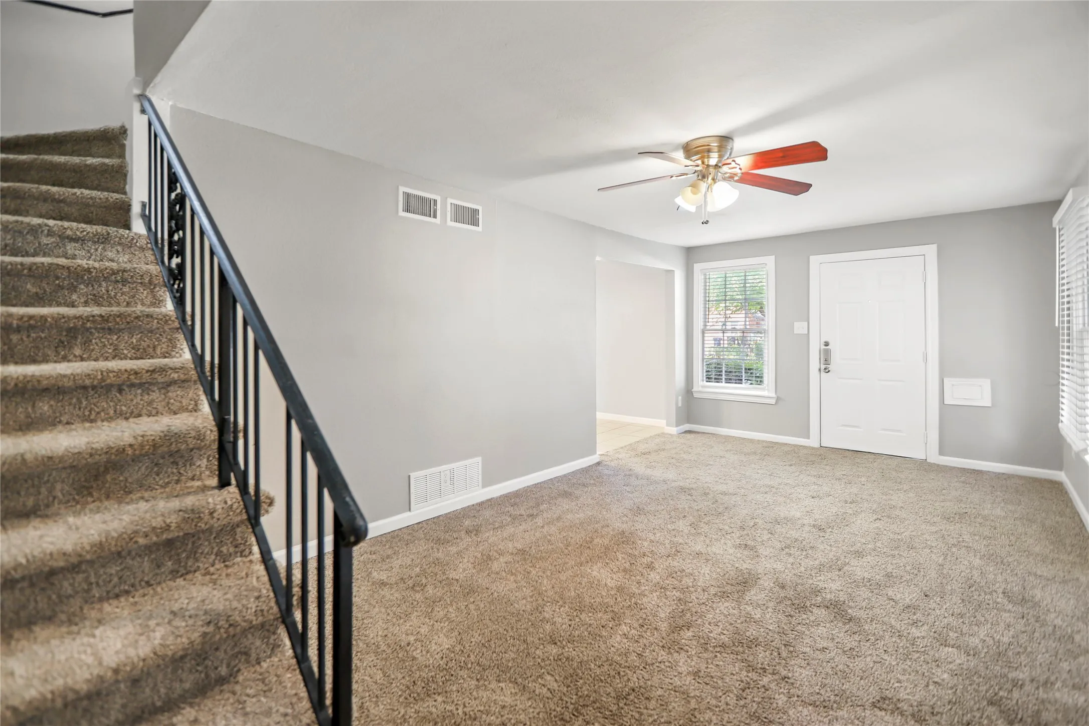 Single Family Residence For Rent in Tarrant County , 4112 Hampshire Boulevard, Fort Worth, Texas 76103, 3 Bedroom, 1 Bathroom, 1 Garage spaces, 1,216 Sqft, built in 1947, mls#21404810, Real Estate Agent in Fort Worth, Homes For Rent in Tarrant county, Homes For Rent in Fort Worth, Realtor in Fort Worth Texas, Real Estate Brokerage Independent Realty Texas, Luminita Cordes Realtor