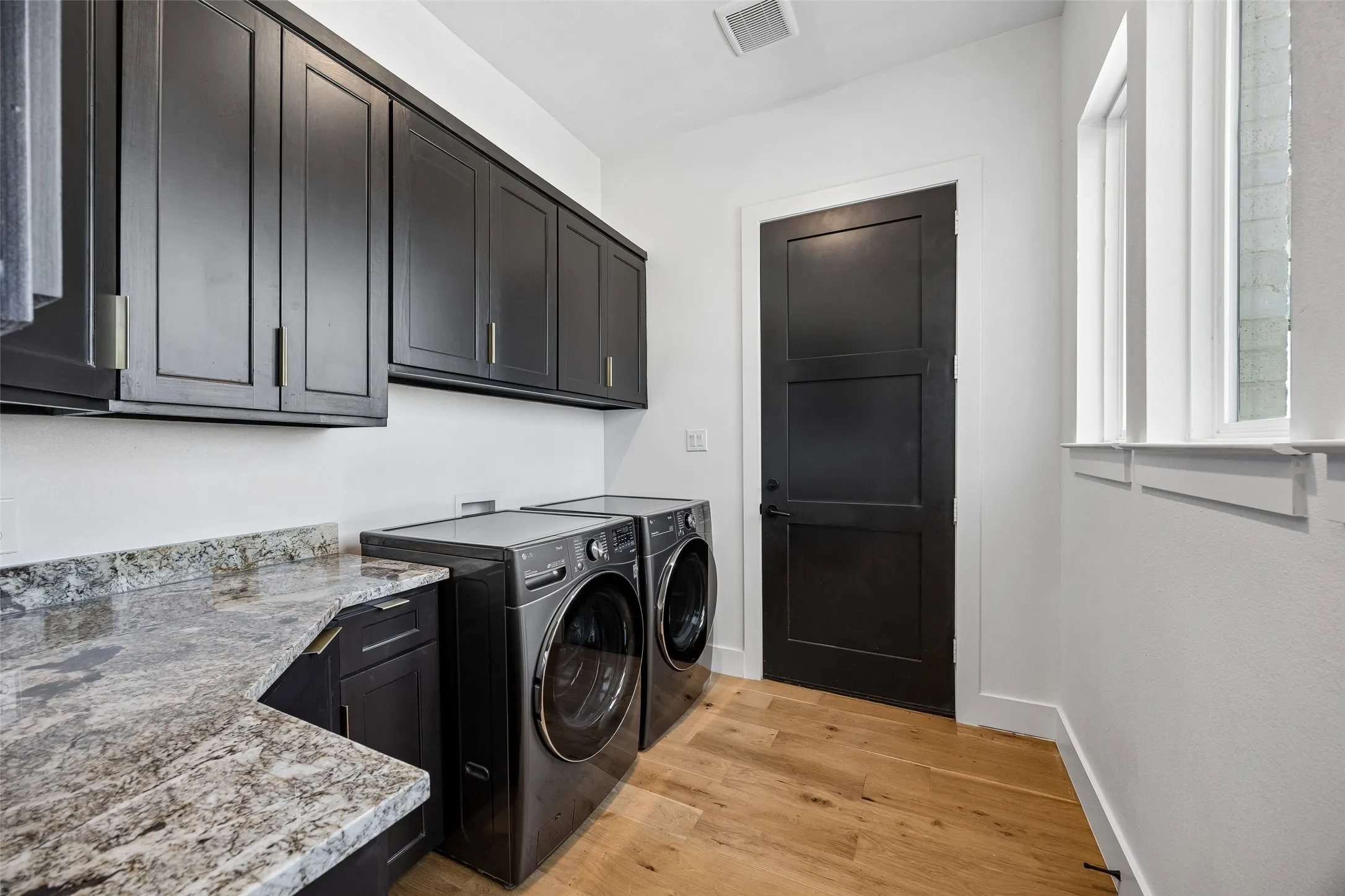 Single Family Residence For Sale in Rockwall County , 2027 Noe Boulevard, Heath, Texas 75126, 4 Bedroom, 5 Bathroom, 3 Garage spaces, 4,438 Sqft, built in 2022, mls#21401837, Real Estate Agent in Heath, Homes For Sale in Rockwall county, Homes For Sale in Heath, Realtor in Heath Texas, Real Estate Brokerage Independent Realty Texas, Luminita Cordes Realtor