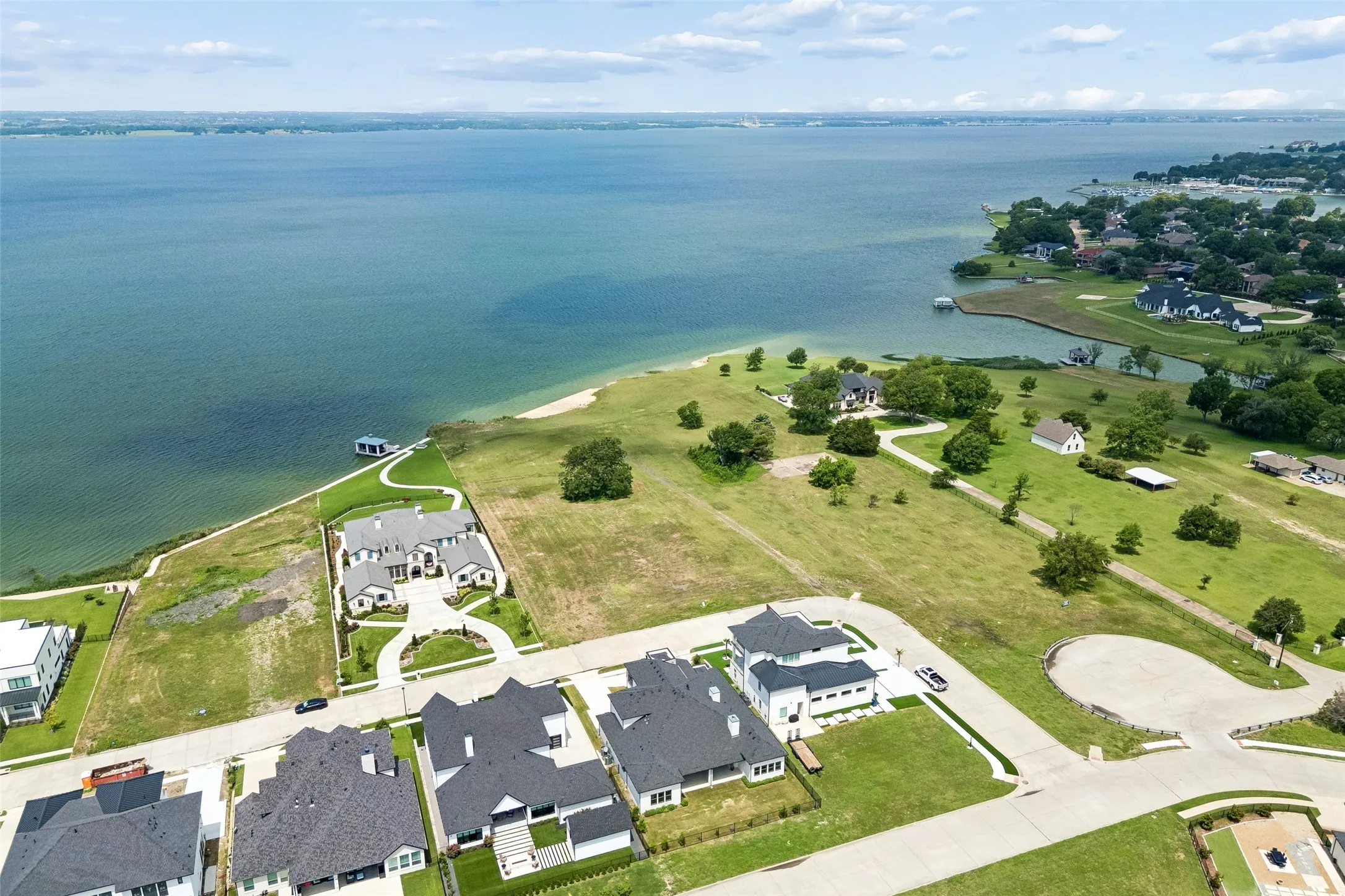 Single Family Residence For Sale in Rockwall County , 2027 Noe Boulevard, Heath, Texas 75126, 4 Bedroom, 5 Bathroom, 3 Garage spaces, 4,438 Sqft, built in 2022, mls#21401837, Real Estate Agent in Heath, Homes For Sale in Rockwall county, Homes For Sale in Heath, Realtor in Heath Texas, Real Estate Brokerage Independent Realty Texas, Luminita Cordes Realtor
