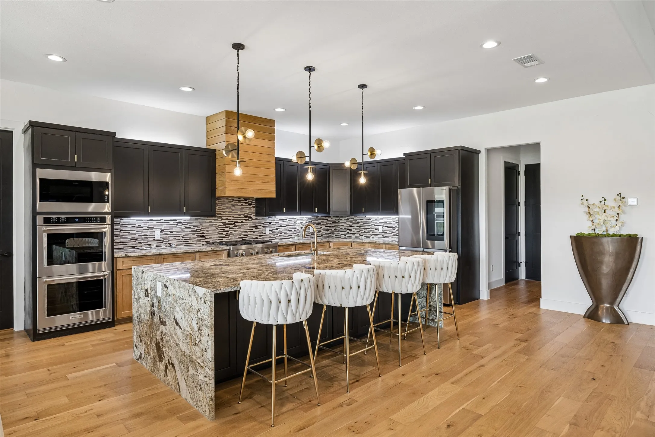 Single Family Residence For Sale in Rockwall County , 2027 Noe Boulevard, Heath, Texas 75126, 4 Bedroom, 5 Bathroom, 3 Garage spaces, 4,438 Sqft, built in 2022, mls#21401837, Real Estate Agent in Heath, Homes For Sale in Rockwall county, Homes For Sale in Heath, Realtor in Heath Texas, Real Estate Brokerage Independent Realty Texas, Luminita Cordes Realtor