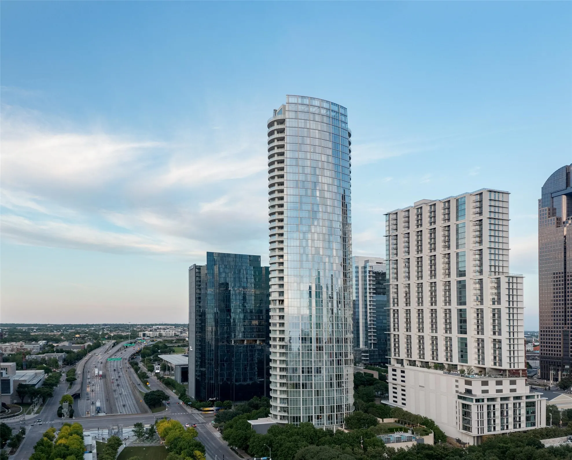 Condominium For Sale in Dallas County , 1918 Olive Street 3901, Dallas, Texas 75201, 2 Bedroom, 3 Bathroom, 3 Garage spaces, 4,587 Sqft, built in 2011, mls#21399247, Real Estate Agent in Dallas, Homes For Sale in Dallas county, Homes For Sale in Dallas, Realtor in Dallas Texas, Real Estate Brokerage Independent Realty Texas, Luminita Cordes Realtor