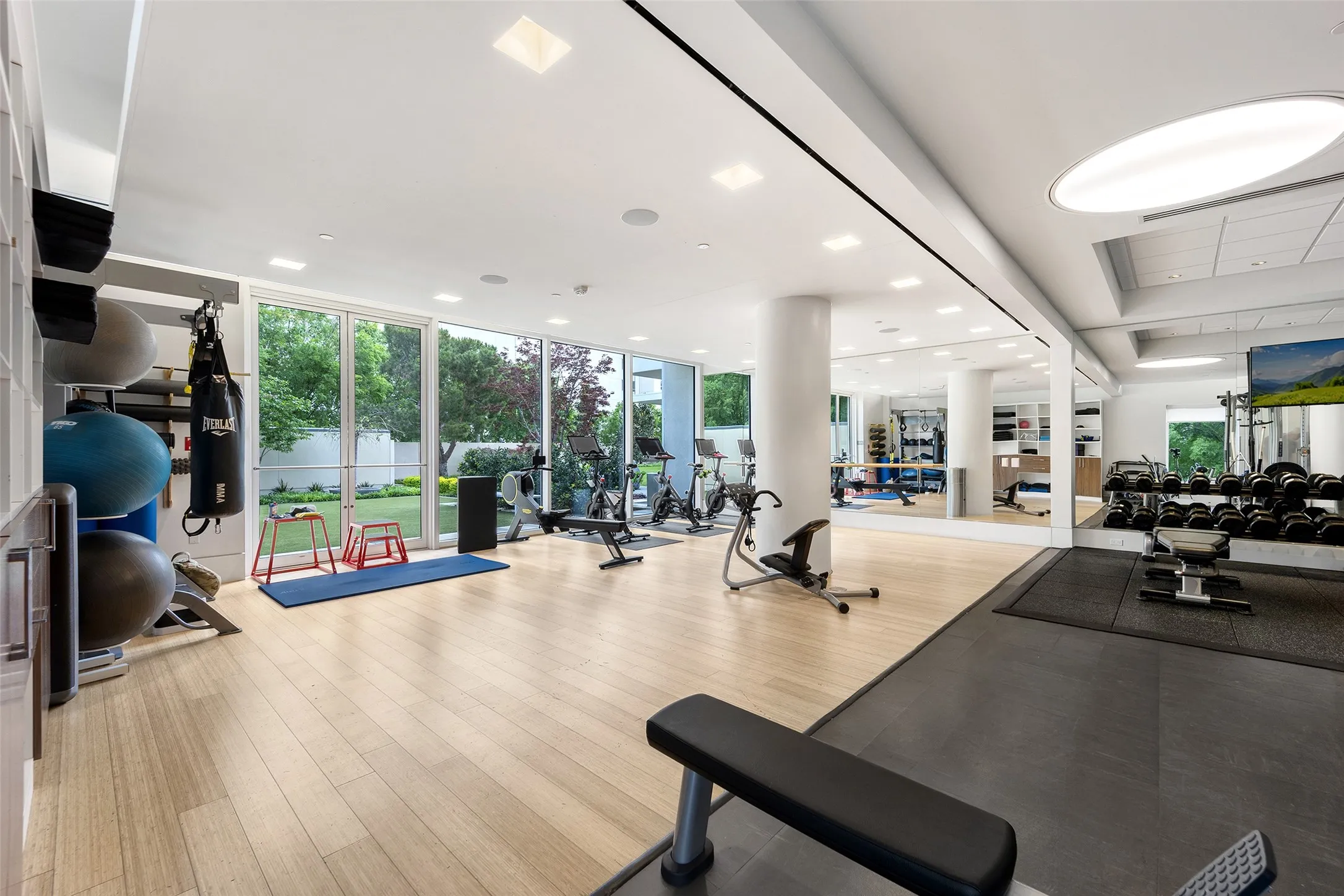 Condominium For Sale in Dallas County , 1918 Olive Street 3901, Dallas, Texas 75201, 2 Bedroom, 3 Bathroom, 3 Garage spaces, 4,587 Sqft, built in 2011, mls#21399247, Real Estate Agent in Dallas, Homes For Sale in Dallas county, Homes For Sale in Dallas, Realtor in Dallas Texas, Real Estate Brokerage Independent Realty Texas, Luminita Cordes Realtor