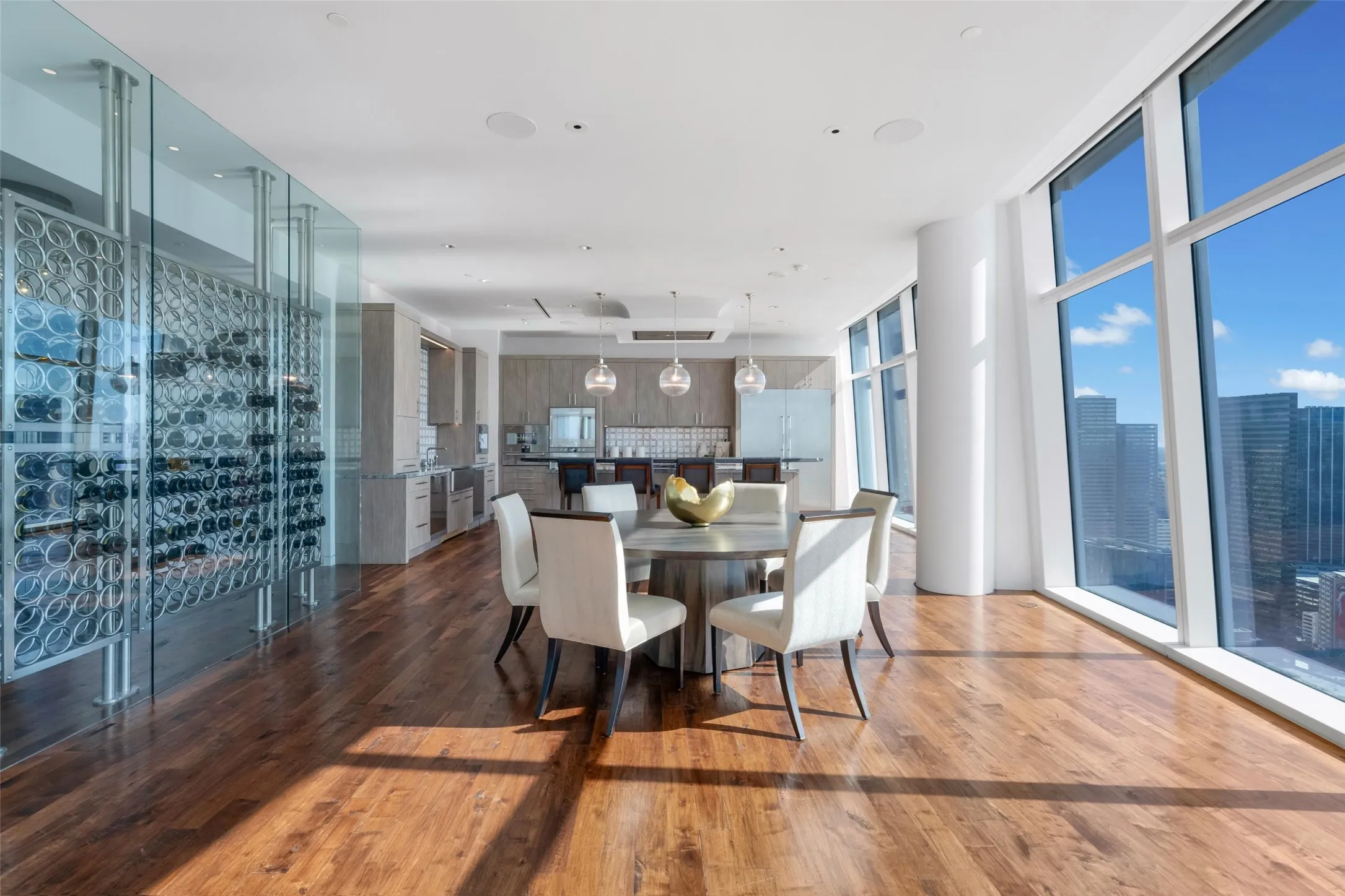 Condominium For Sale in Dallas County , 1918 Olive Street 3901, Dallas, Texas 75201, 2 Bedroom, 3 Bathroom, 3 Garage spaces, 4,587 Sqft, built in 2011, mls#21399247, Real Estate Agent in Dallas, Homes For Sale in Dallas county, Homes For Sale in Dallas, Realtor in Dallas Texas, Real Estate Brokerage Independent Realty Texas, Luminita Cordes Realtor