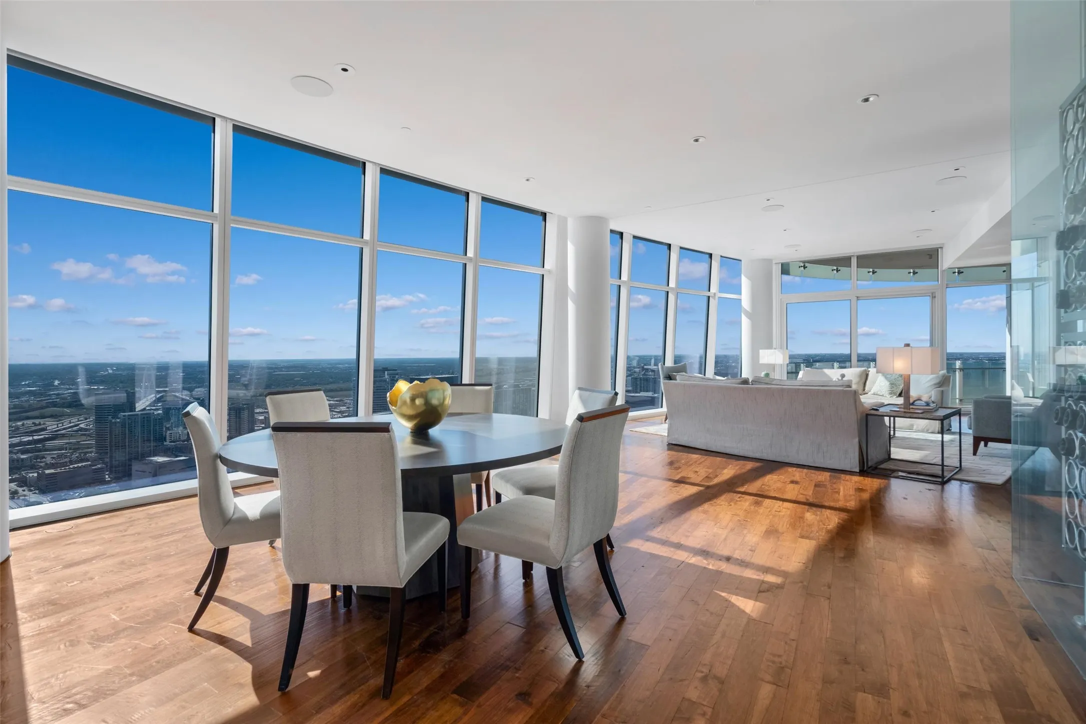 Condominium For Sale in Dallas County , 1918 Olive Street 3901, Dallas, Texas 75201, 2 Bedroom, 3 Bathroom, 3 Garage spaces, 4,587 Sqft, built in 2011, mls#21399247, Real Estate Agent in Dallas, Homes For Sale in Dallas county, Homes For Sale in Dallas, Realtor in Dallas Texas, Real Estate Brokerage Independent Realty Texas, Luminita Cordes Realtor