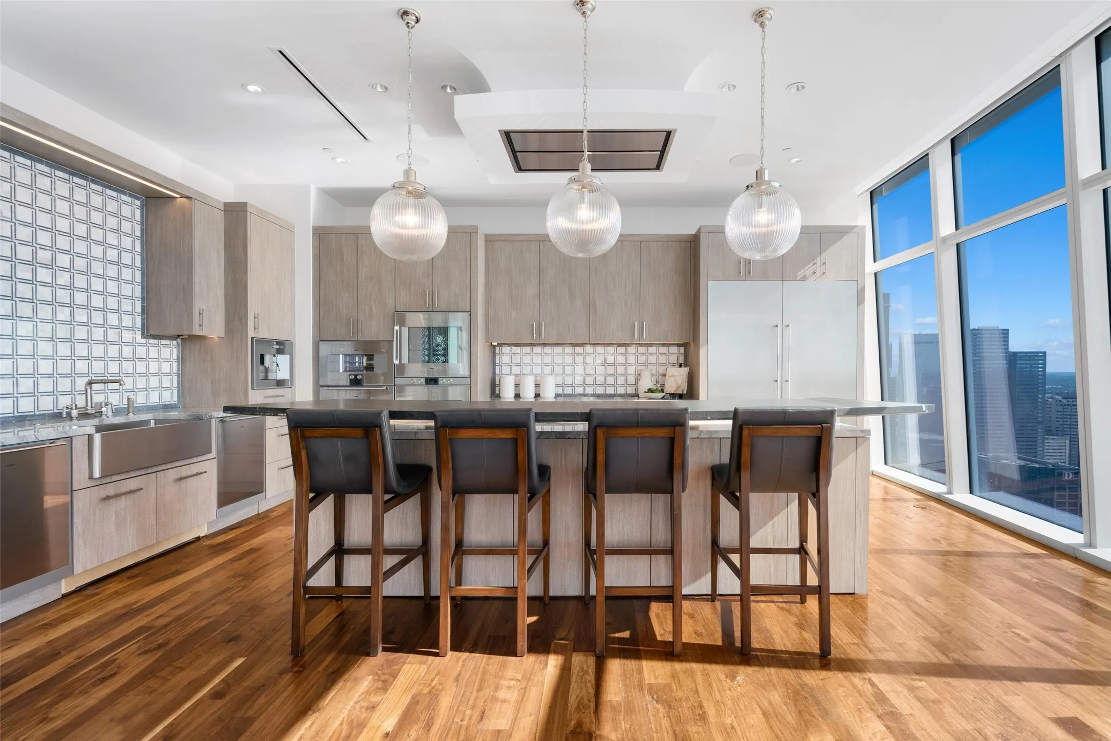 Condominium For Sale in Dallas County , 1918 Olive Street 3901, Dallas, Texas 75201, 2 Bedroom, 3 Bathroom, 3 Garage spaces, 4,587 Sqft, built in 2011, mls#21399247, Real Estate Agent in Dallas, Homes For Sale in Dallas county, Homes For Sale in Dallas, Realtor in Dallas Texas, Real Estate Brokerage Independent Realty Texas, Luminita Cordes Realtor
