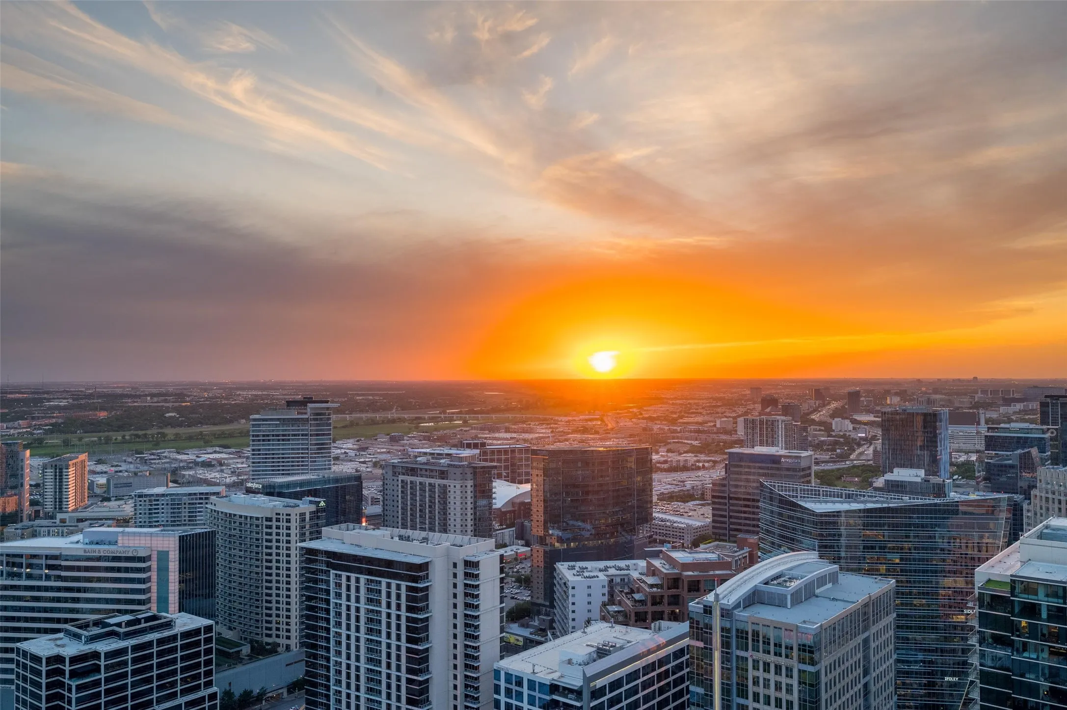 Sunsets visible from all main living areas