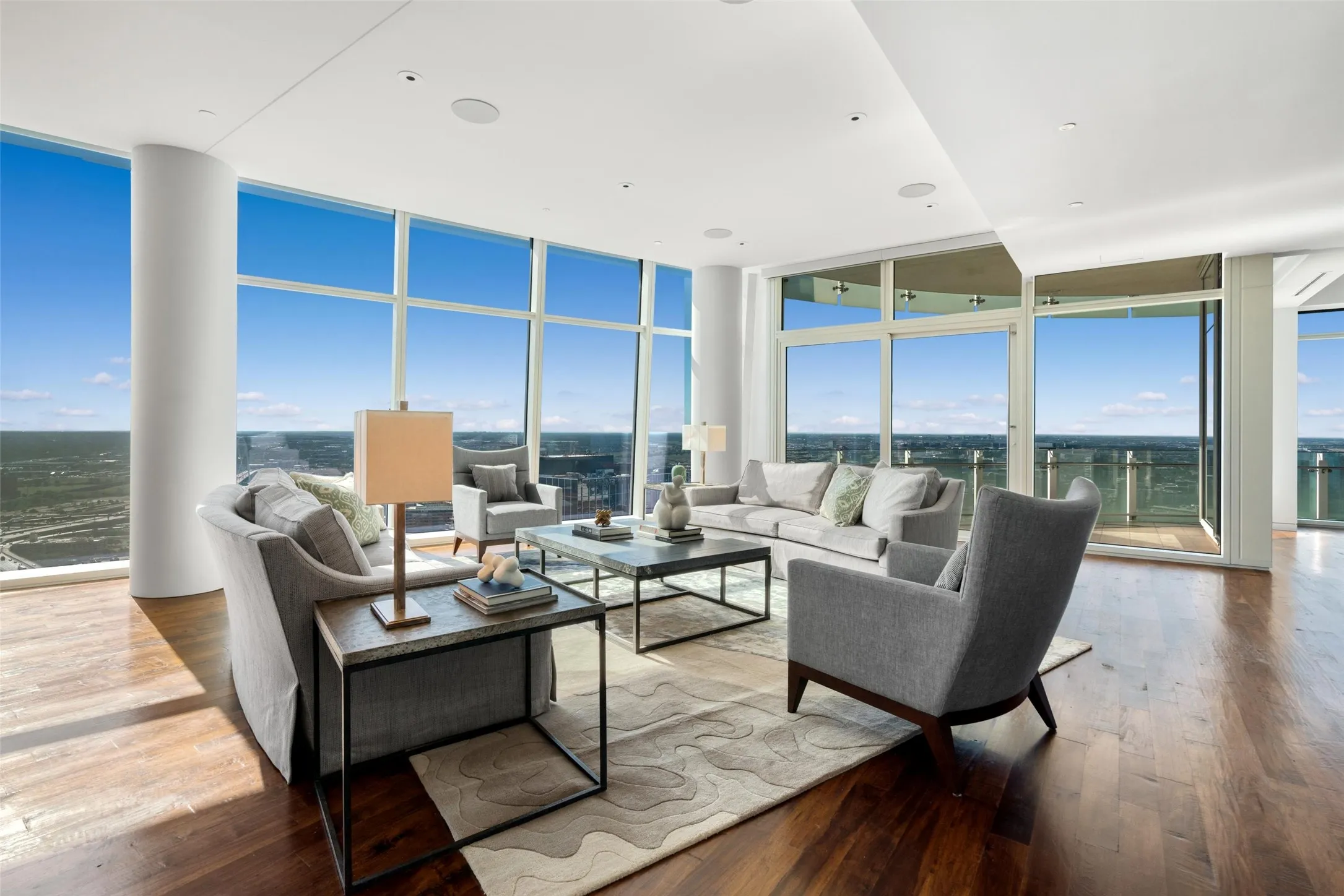 Condominium For Sale in Dallas County , 1918 Olive Street 3901, Dallas, Texas 75201, 2 Bedroom, 3 Bathroom, 3 Garage spaces, 4,587 Sqft, built in 2011, mls#21399247, Real Estate Agent in Dallas, Homes For Sale in Dallas county, Homes For Sale in Dallas, Realtor in Dallas Texas, Real Estate Brokerage Independent Realty Texas, Luminita Cordes Realtor