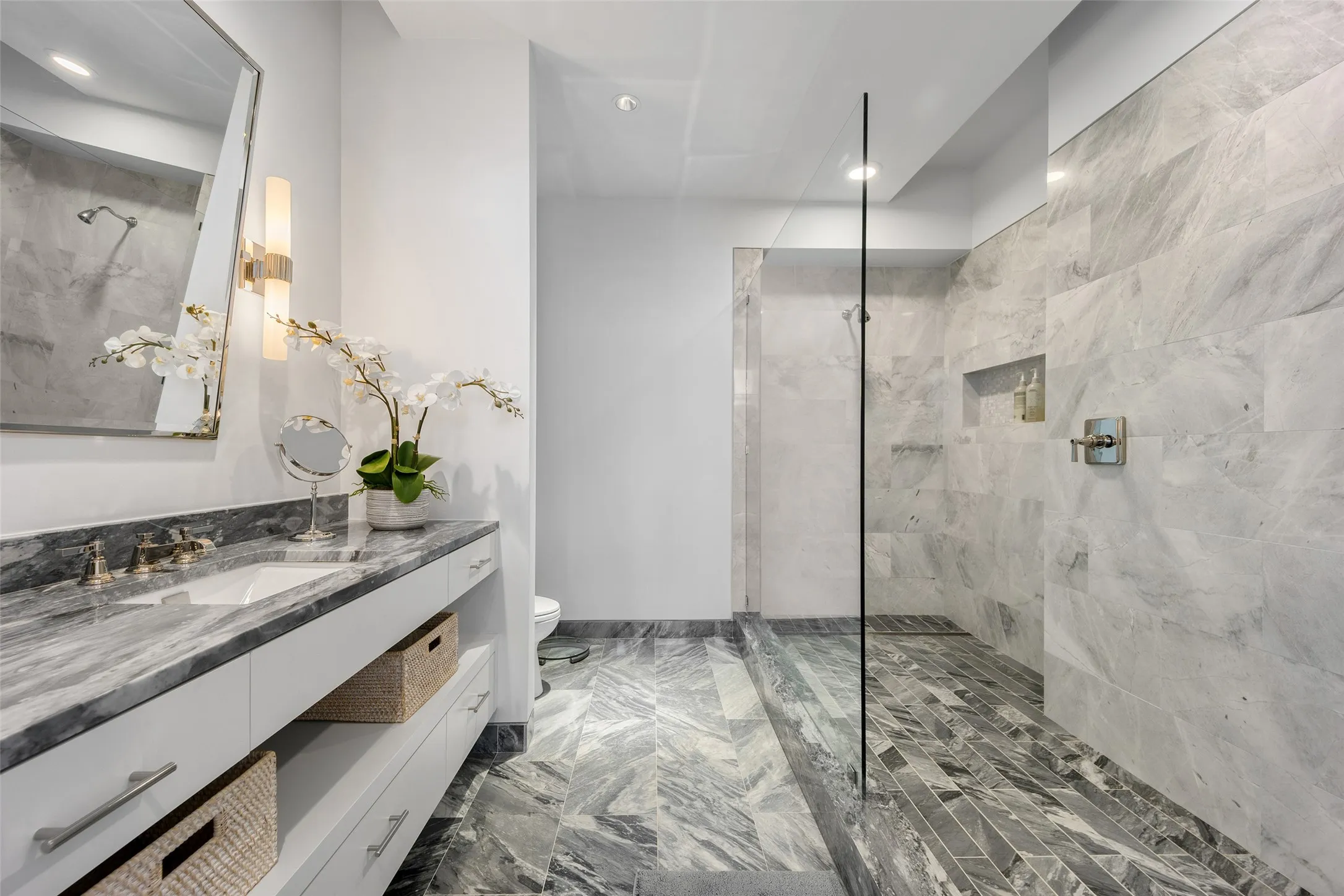 Bath for second​​‌​​​​‌​​‌‌​‌‌​​​‌‌​‌​‌​‌​​​‌​​ bedroom