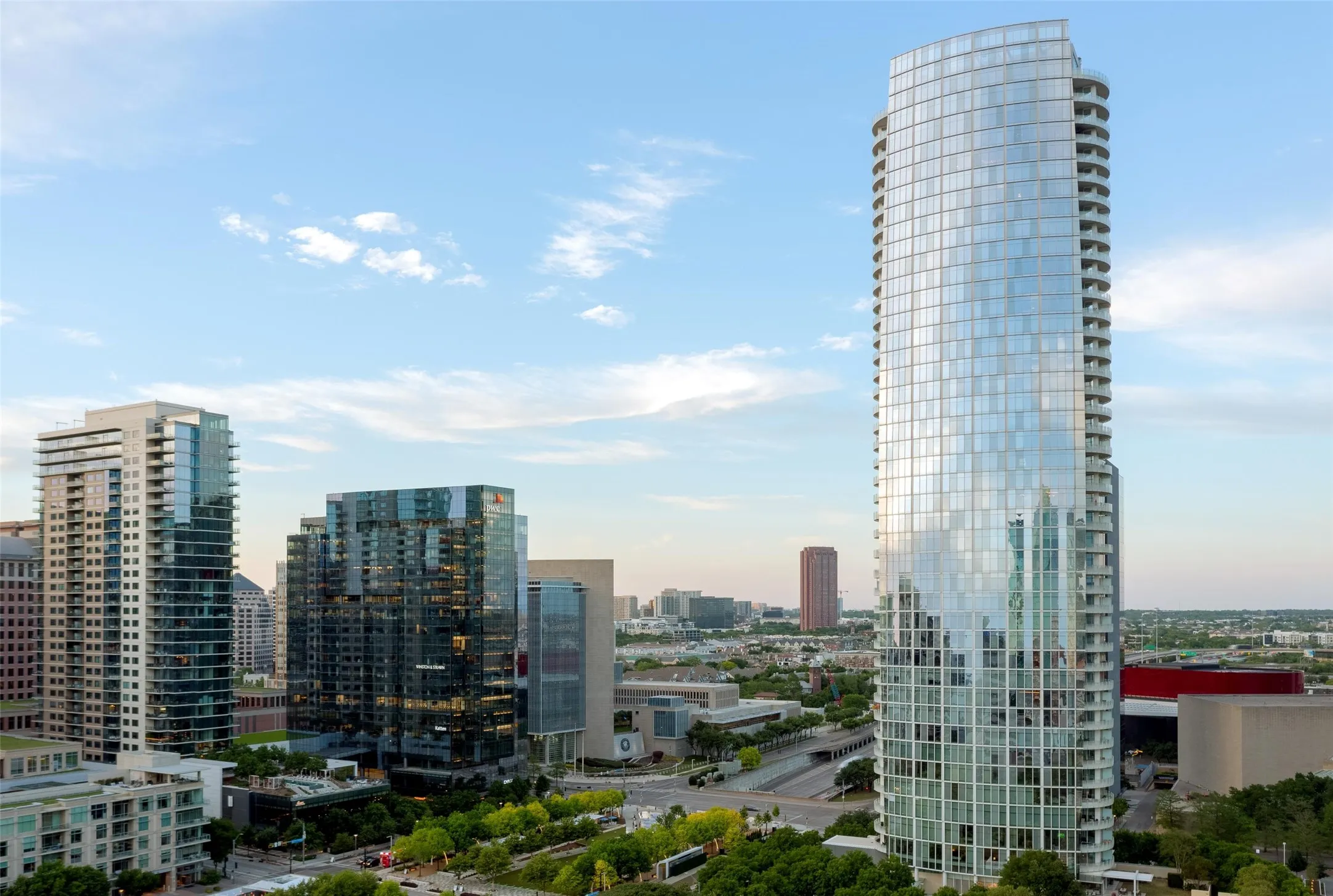 Condominium For Sale in Dallas County , 1918 Olive Street 3901, Dallas, Texas 75201, 2 Bedroom, 3 Bathroom, 3 Garage spaces, 4,587 Sqft, built in 2011, mls#21399247, Real Estate Agent in Dallas, Homes For Sale in Dallas county, Homes For Sale in Dallas, Realtor in Dallas Texas, Real Estate Brokerage Independent Realty Texas, Luminita Cordes Realtor
