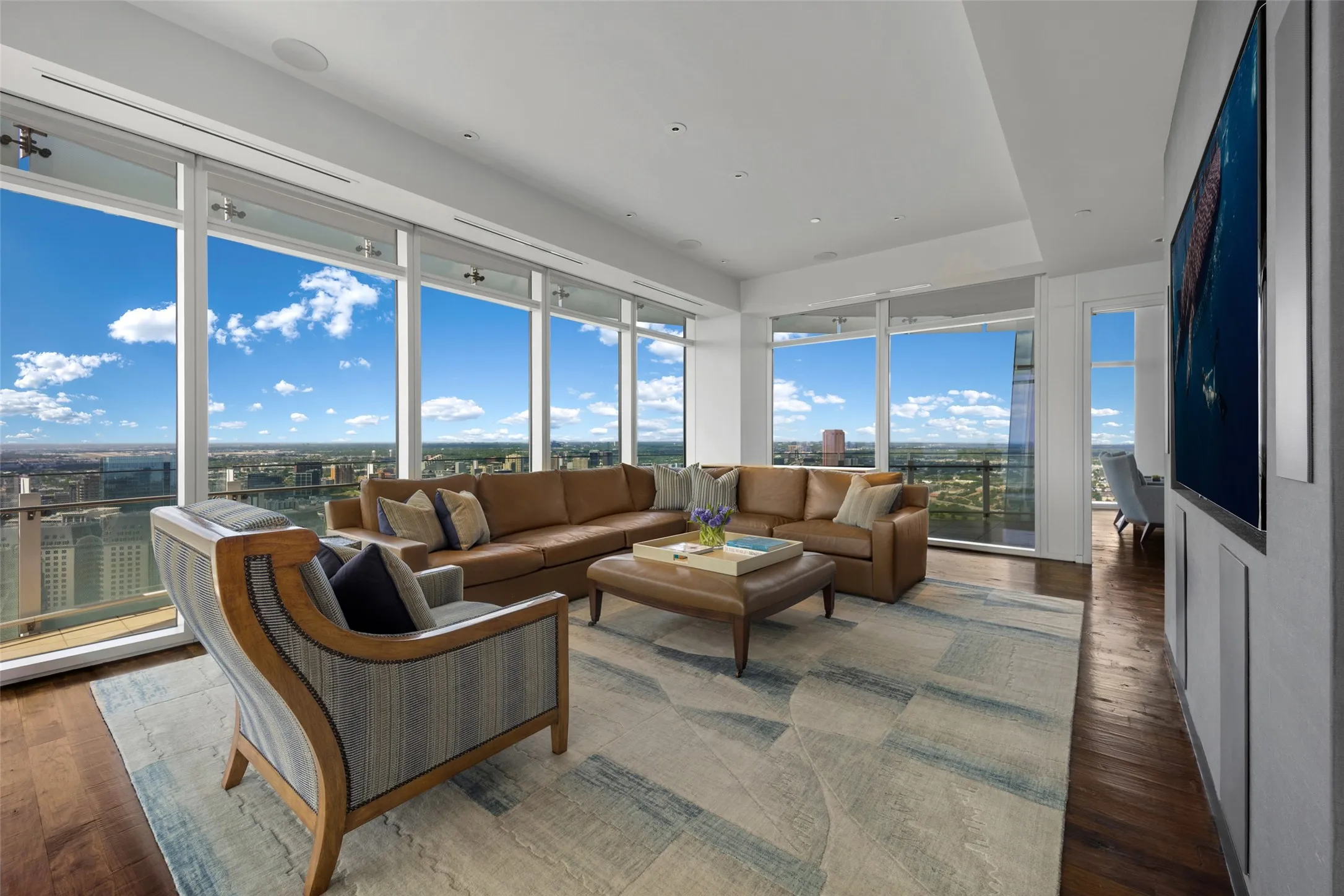 Sky room with views in 3 directions