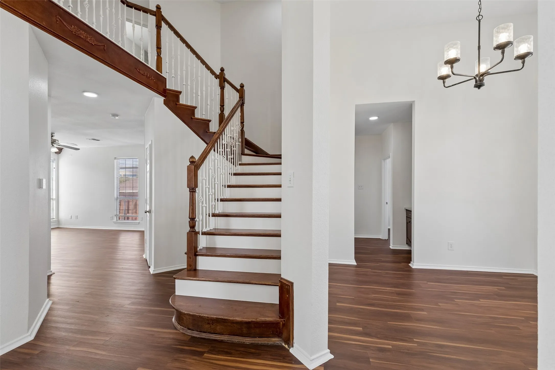 Single Family Residence For Sale in Dallas County , 1604 Bennington Drive, Carrollton, Texas 75007, 3 Bedroom, 3 Bathroom, 2 Garage spaces, 2,002 Sqft, built in 1993, mls#21404412, Real Estate Agent in Carrollton, Homes For Sale in Dallas county, Homes For Sale in Carrollton, Realtor in Carrollton Texas, Real Estate Brokerage Independent Realty Texas, Luminita Cordes Realtor