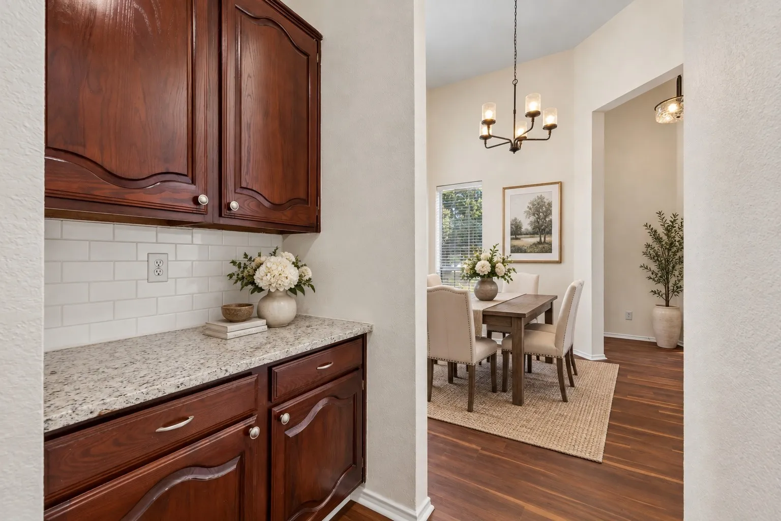 Single Family Residence For Sale in Dallas County , 1604 Bennington Drive, Carrollton, Texas 75007, 3 Bedroom, 3 Bathroom, 2 Garage spaces, 2,002 Sqft, built in 1993, mls#21404412, Real Estate Agent in Carrollton, Homes For Sale in Dallas county, Homes For Sale in Carrollton, Realtor in Carrollton Texas, Real Estate Brokerage Independent Realty Texas, Luminita Cordes Realtor