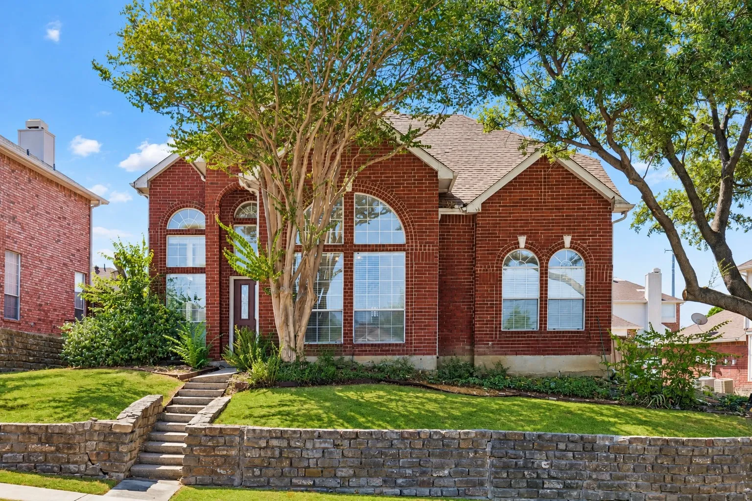 Single Family Residence For Sale in Dallas County , 1604 Bennington Drive, Carrollton, Texas 75007, 3 Bedroom, 3 Bathroom, 2 Garage spaces, 2,002 Sqft, built in 1993, mls#21404412, Real Estate Agent in Carrollton, Homes For Sale in Dallas county, Homes For Sale in Carrollton, Realtor in Carrollton Texas, Real Estate Brokerage Independent Realty Texas, Luminita Cordes Realtor