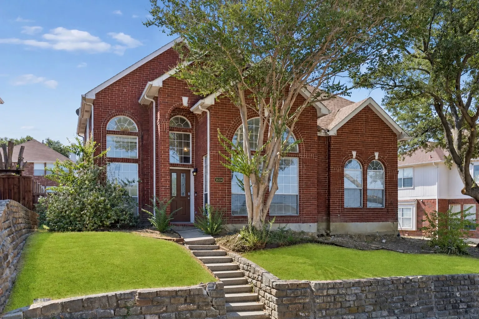 Single Family Residence For Sale in Dallas County , 1604 Bennington Drive, Carrollton, Texas 75007, 3 Bedroom, 3 Bathroom, 2 Garage spaces, 2,002 Sqft, built in 1993, mls#21404412, Real Estate Agent in Carrollton, Homes For Sale in Dallas county, Homes For Sale in Carrollton, Realtor in Carrollton Texas, Real Estate Brokerage Independent Realty Texas, Luminita Cordes Realtor