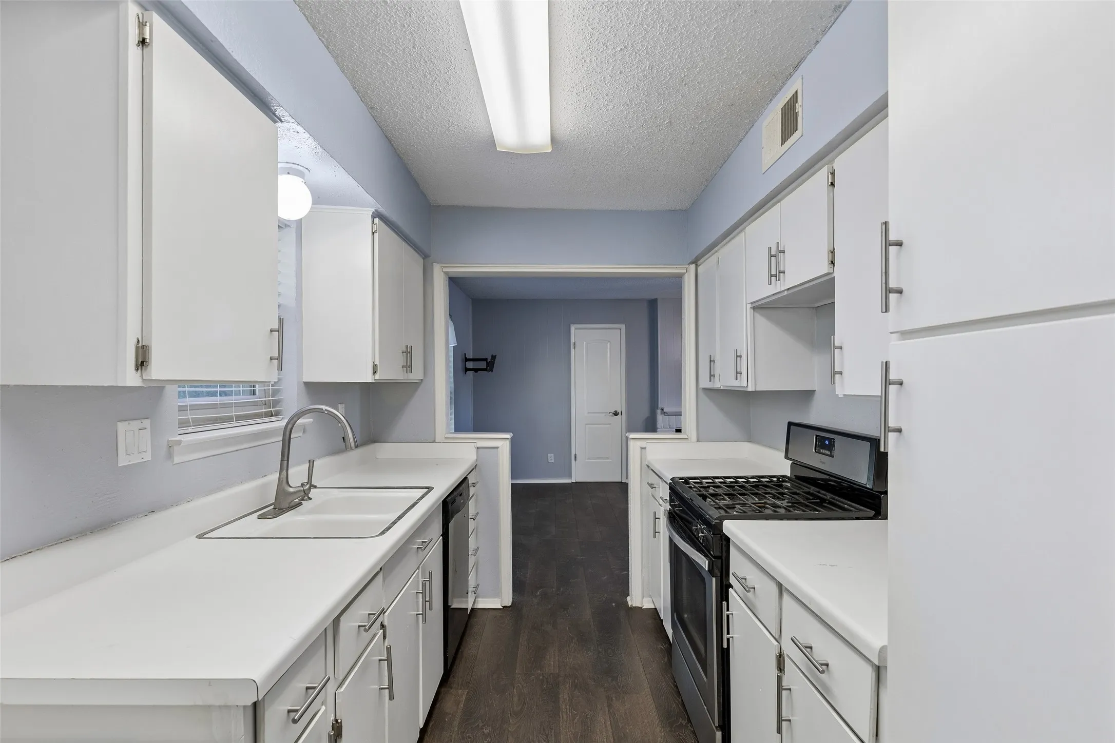 Condominium For Sale in Tarrant County , 6032 Westridge Lane 212, Fort Worth, Texas 76116, 3 Bedroom, 3 Bathroom, Garage spaces, 2,171 Sqft, built in 1969, mls#21404419, Real Estate Agent in Fort Worth, Homes For Sale in Tarrant county, Homes For Sale in Fort Worth, Realtor in Fort Worth Texas, Real Estate Brokerage Independent Realty Texas, Luminita Cordes Realtor