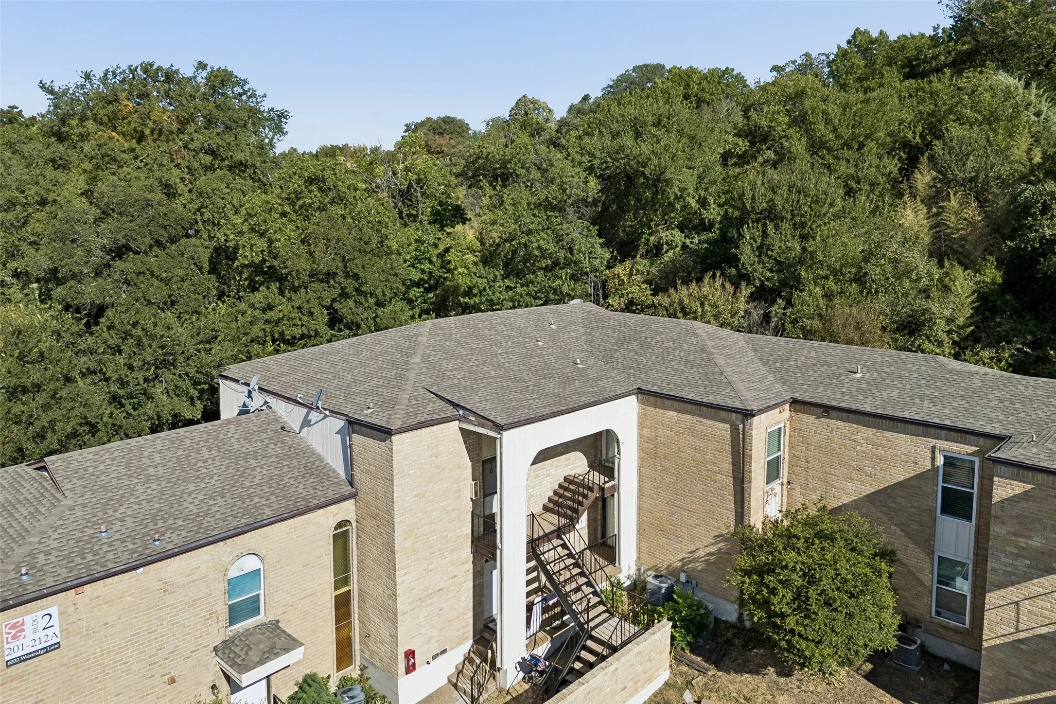 Condominium For Sale in Tarrant County , 6032 Westridge Lane 212, Fort Worth, Texas 76116, 3 Bedroom, 3 Bathroom, Garage spaces, 2,171 Sqft, built in 1969, mls#21404419, Real Estate Agent in Fort Worth, Homes For Sale in Tarrant county, Homes For Sale in Fort Worth, Realtor in Fort Worth Texas, Real Estate Brokerage Independent Realty Texas, Luminita Cordes Realtor