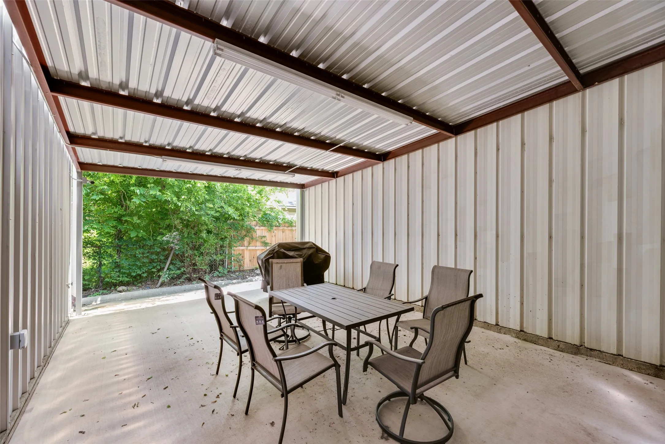 Office For Sale in Van Zandt County , 400 N 4th Street, Wills Point, Texas 75169, 0, 0, Garage spaces, 0 Sqft, built in 1986, mls#21404798, Real Estate Agent in Wills Point, Homes For Sale in Van Zandt county, Homes For Sale in Wills Point, Realtor in Wills Point Texas, Real Estate Brokerage Independent Realty Texas, Luminita Cordes Realtor