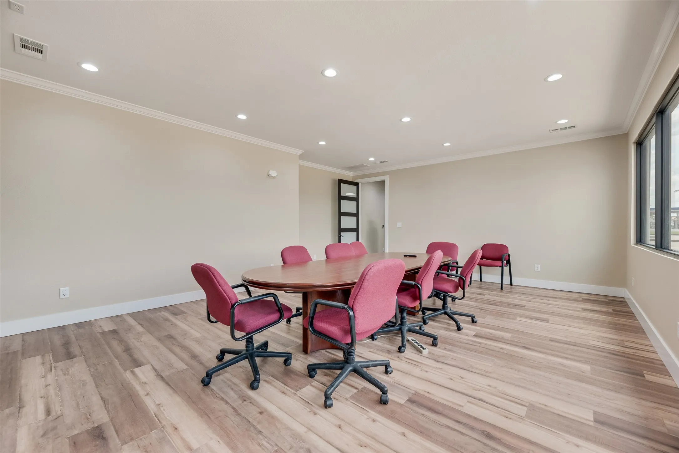 Office For Sale in Van Zandt County , 400 N 4th Street, Wills Point, Texas 75169, 0, 0, Garage spaces, 0 Sqft, built in 1986, mls#21404798, Real Estate Agent in Wills Point, Homes For Sale in Van Zandt county, Homes For Sale in Wills Point, Realtor in Wills Point Texas, Real Estate Brokerage Independent Realty Texas, Luminita Cordes Realtor