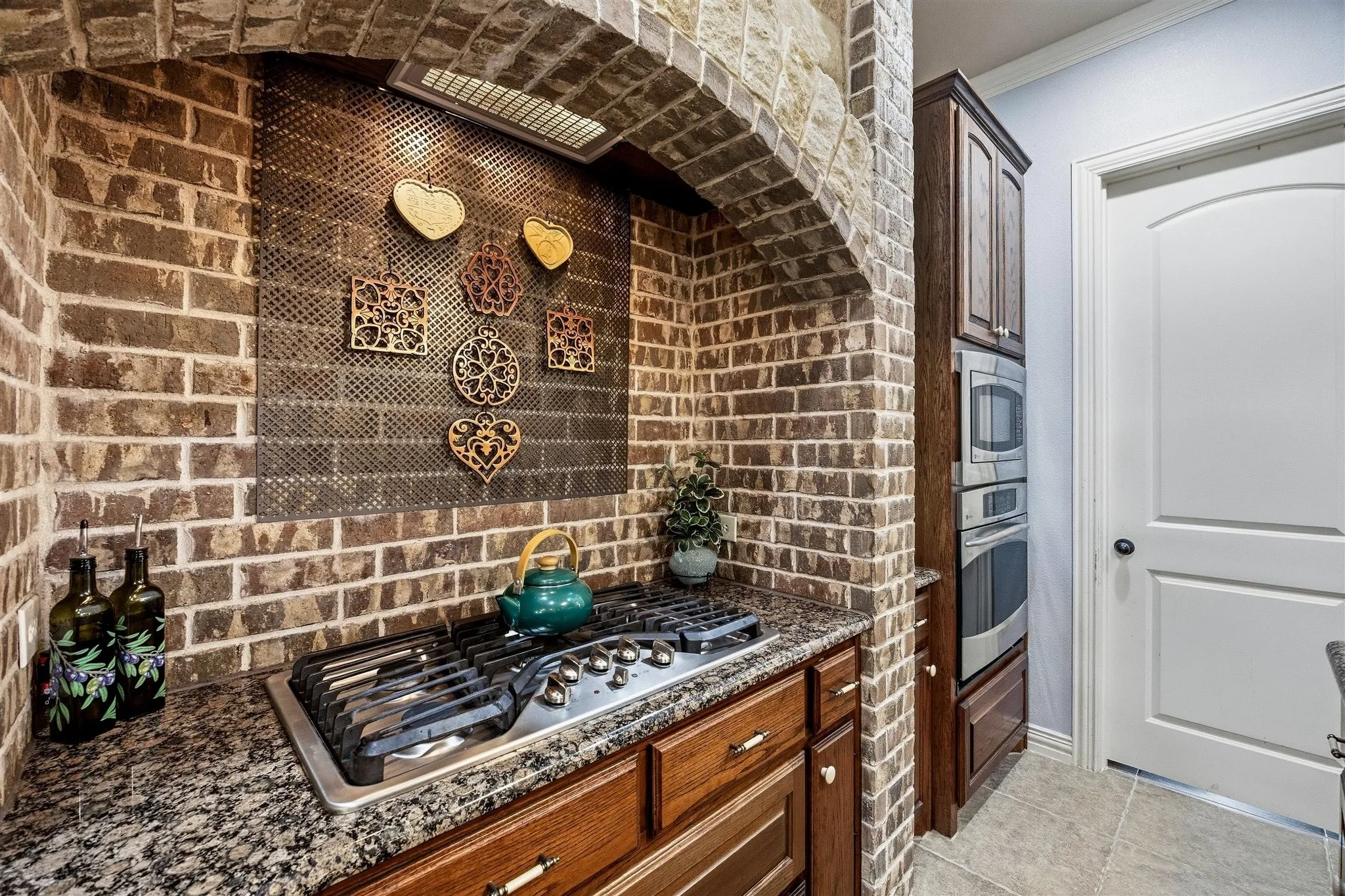 Single Family Residence For Sale in Kaufman County , 1066 Canyon Lake Road, Wills Point, Texas 75169, 5 Bedroom, 4 Bathroom, 3 Garage spaces, 3,355 Sqft, built in 2011, mls#21402680, Real Estate Agent in Wills Point, Homes For Sale in Kaufman county, Homes For Sale in Wills Point, Realtor in Wills Point Texas, Real Estate Brokerage Independent Realty Texas, Luminita Cordes Realtor