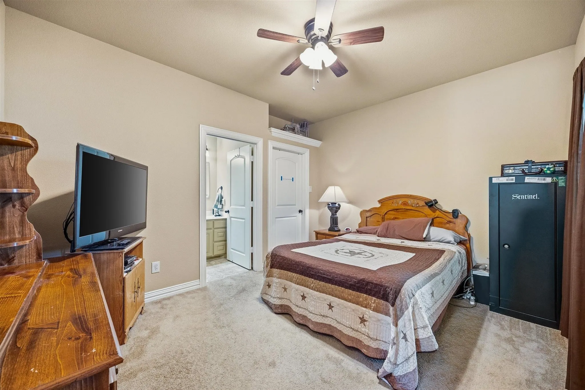 Single Family Residence For Sale in Kaufman County , 1066 Canyon Lake Road, Wills Point, Texas 75169, 5 Bedroom, 4 Bathroom, 3 Garage spaces, 3,355 Sqft, built in 2011, mls#21402680, Real Estate Agent in Wills Point, Homes For Sale in Kaufman county, Homes For Sale in Wills Point, Realtor in Wills Point Texas, Real Estate Brokerage Independent Realty Texas, Luminita Cordes Realtor
