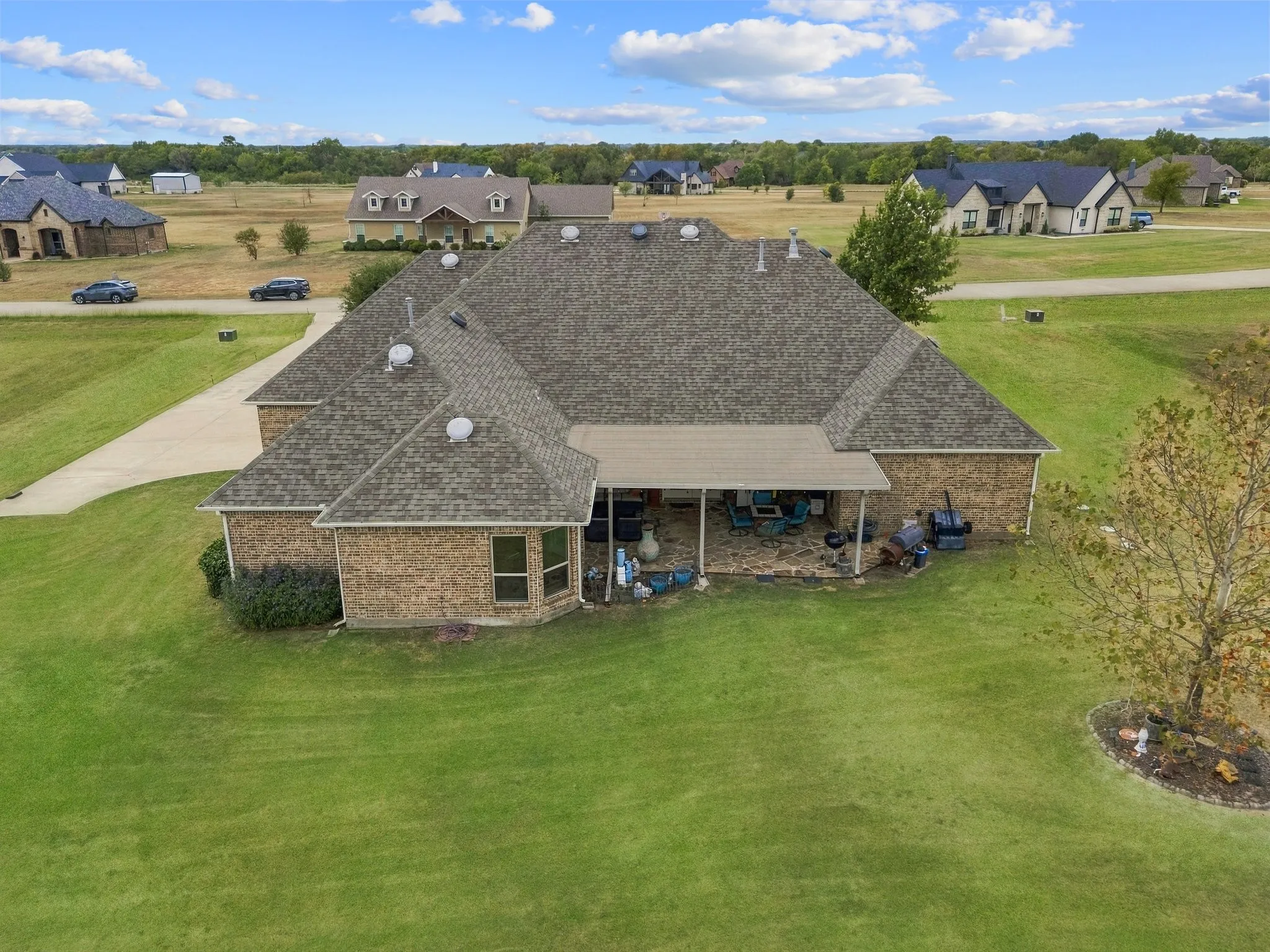 Single Family Residence For Sale in Kaufman County , 1066 Canyon Lake Road, Wills Point, Texas 75169, 5 Bedroom, 4 Bathroom, 3 Garage spaces, 3,355 Sqft, built in 2011, mls#21402680, Real Estate Agent in Wills Point, Homes For Sale in Kaufman county, Homes For Sale in Wills Point, Realtor in Wills Point Texas, Real Estate Brokerage Independent Realty Texas, Luminita Cordes Realtor