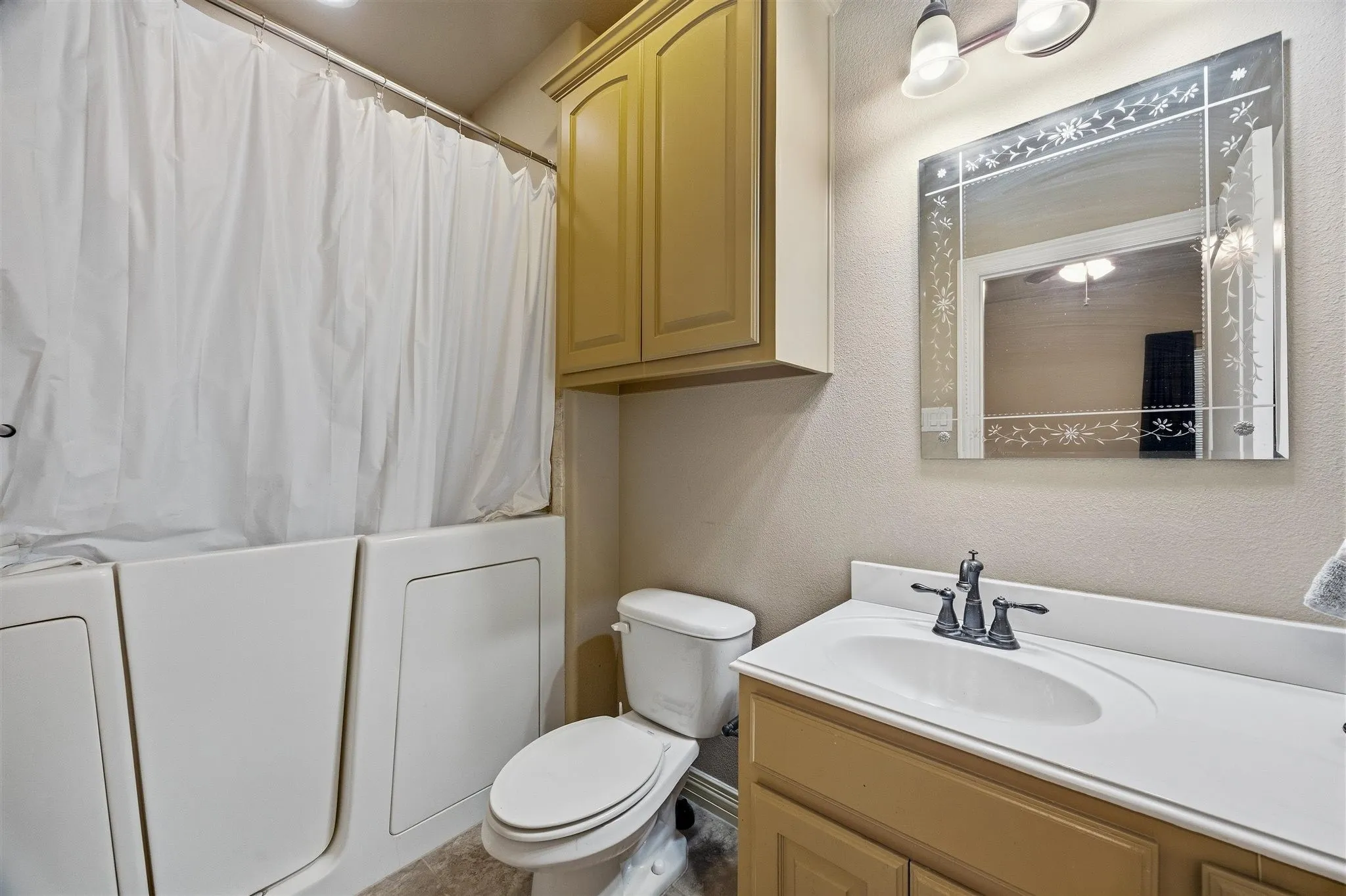 Single Family Residence For Sale in Kaufman County , 1066 Canyon Lake Road, Wills Point, Texas 75169, 5 Bedroom, 4 Bathroom, 3 Garage spaces, 3,355 Sqft, built in 2011, mls#21402680, Real Estate Agent in Wills Point, Homes For Sale in Kaufman county, Homes For Sale in Wills Point, Realtor in Wills Point Texas, Real Estate Brokerage Independent Realty Texas, Luminita Cordes Realtor