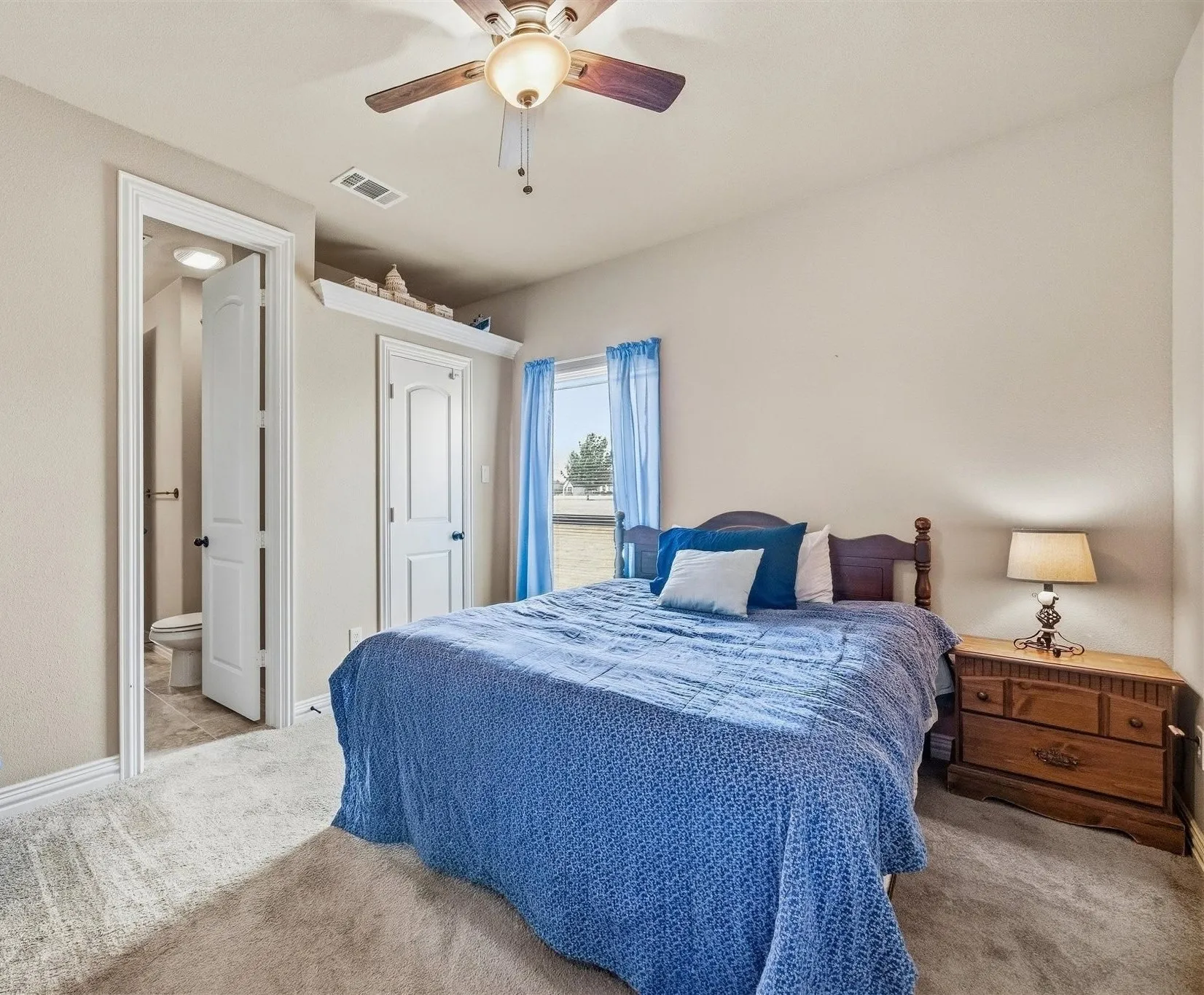 Single Family Residence For Sale in Kaufman County , 1066 Canyon Lake Road, Wills Point, Texas 75169, 5 Bedroom, 4 Bathroom, 3 Garage spaces, 3,355 Sqft, built in 2011, mls#21402680, Real Estate Agent in Wills Point, Homes For Sale in Kaufman county, Homes For Sale in Wills Point, Realtor in Wills Point Texas, Real Estate Brokerage Independent Realty Texas, Luminita Cordes Realtor