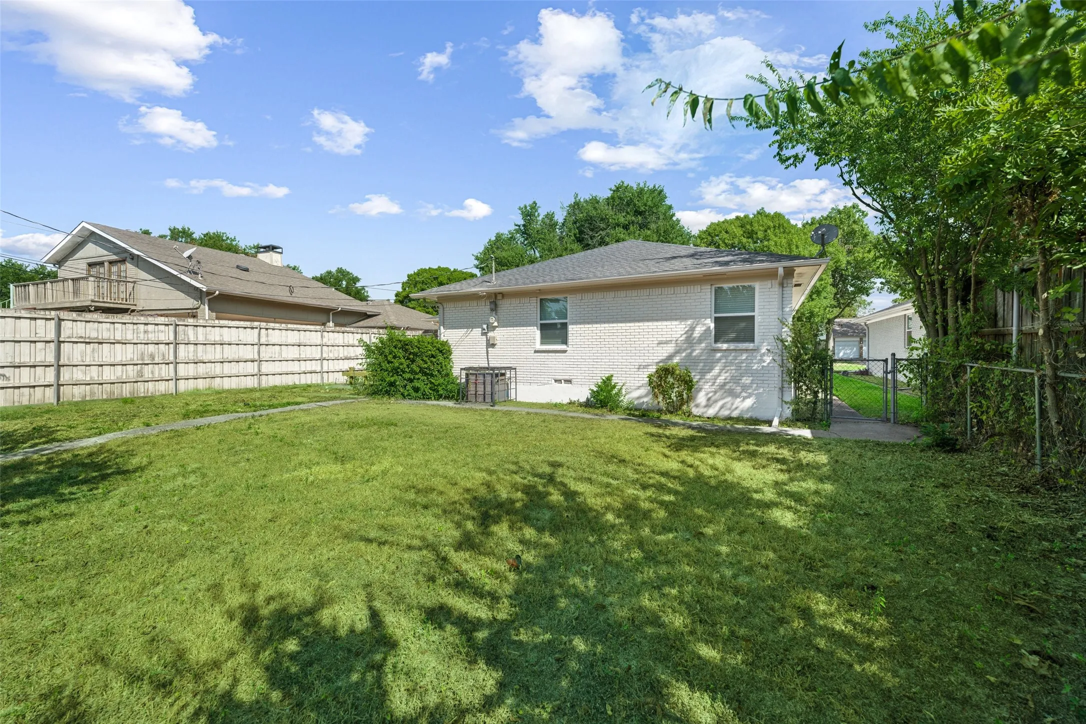 Single Family Residence For Sale in Dallas County , 8338 Banquo Drive, Dallas, Texas 75228, 3 Bedroom, 2 Bathroom, 2 Garage spaces, 1,736 Sqft, built in 1959, mls#21399723, Real Estate Agent in Dallas, Homes For Sale in Dallas county, Homes For Sale in Dallas, Realtor in Dallas Texas, Real Estate Brokerage Independent Realty Texas, Luminita Cordes Realtor