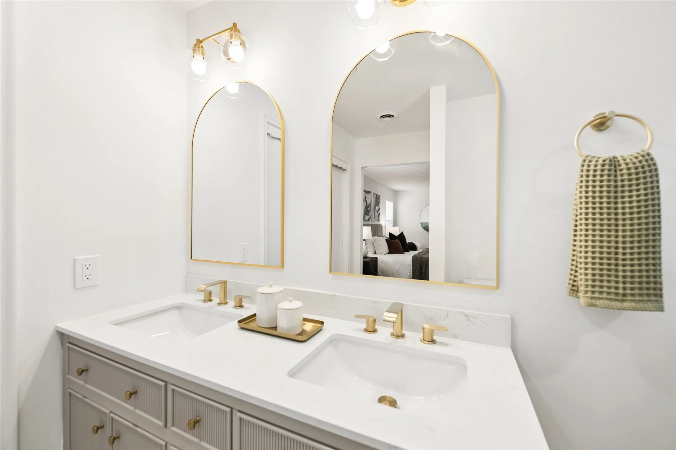 Double 60 inch vanity.