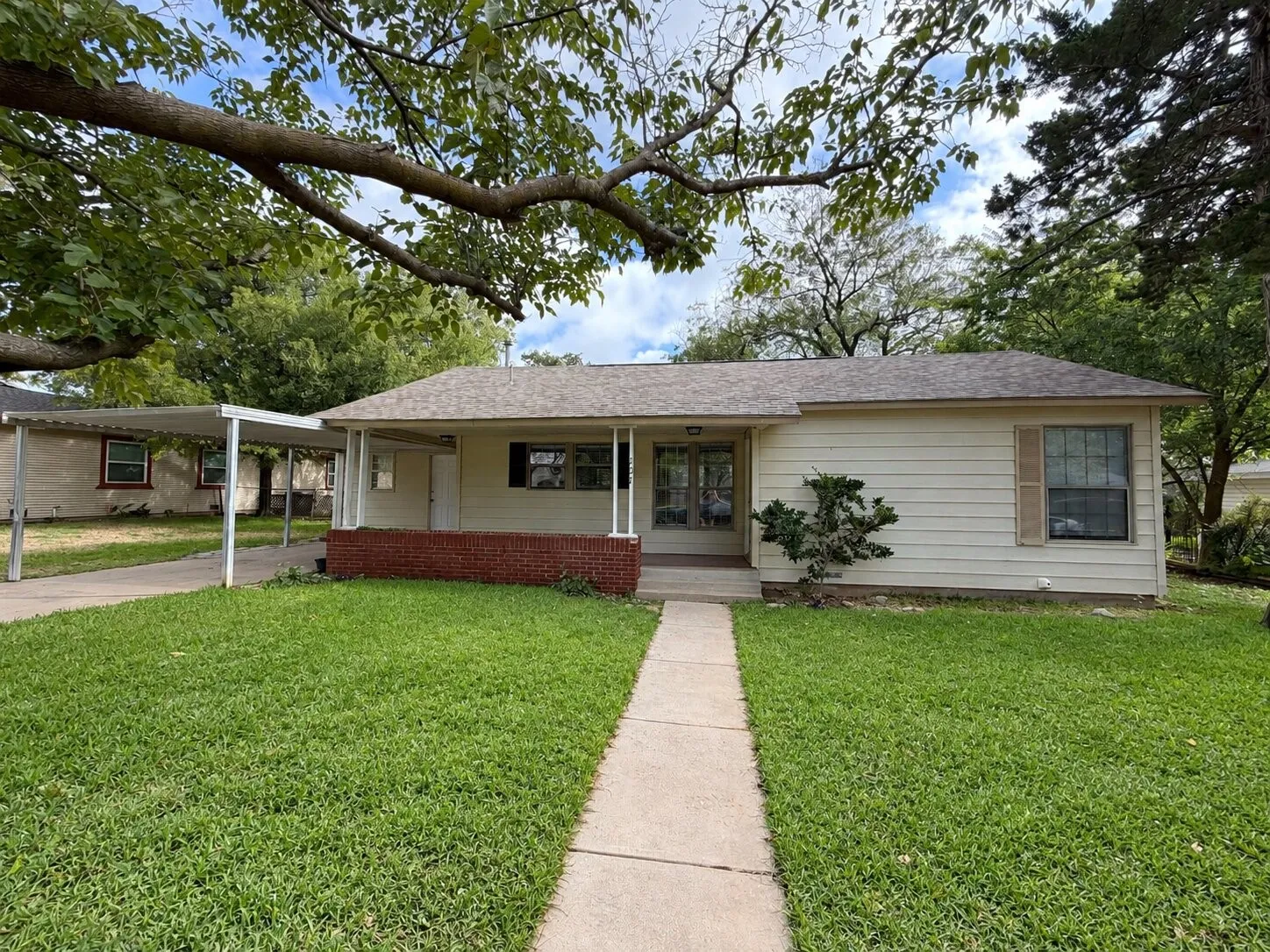 Single Family Residence For Rent in Erath County , 107 Greenview Drive, Stephenville, Texas 76401, 3 Bedroom, 1 Bathroom, Garage spaces, 1,253 Sqft, built in 1951, mls#21404826, Real Estate Agent in Stephenville, Homes For Rent in Erath county, Homes For Rent in Stephenville, Realtor in Stephenville Texas, Real Estate Brokerage Independent Realty Texas, Luminita Cordes Realtor
