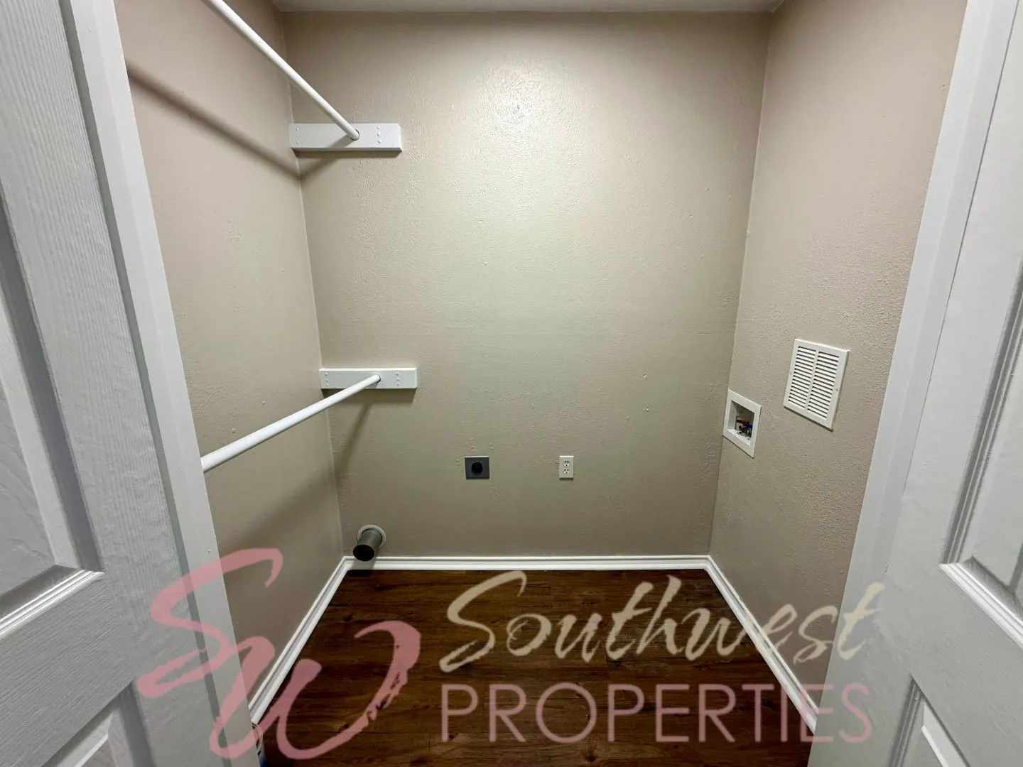 Single Family Residence For Rent in Erath County , 107 Greenview Drive, Stephenville, Texas 76401, 3 Bedroom, 1 Bathroom, Garage spaces, 1,253 Sqft, built in 1951, mls#21404826, Real Estate Agent in Stephenville, Homes For Rent in Erath county, Homes For Rent in Stephenville, Realtor in Stephenville Texas, Real Estate Brokerage Independent Realty Texas, Luminita Cordes Realtor