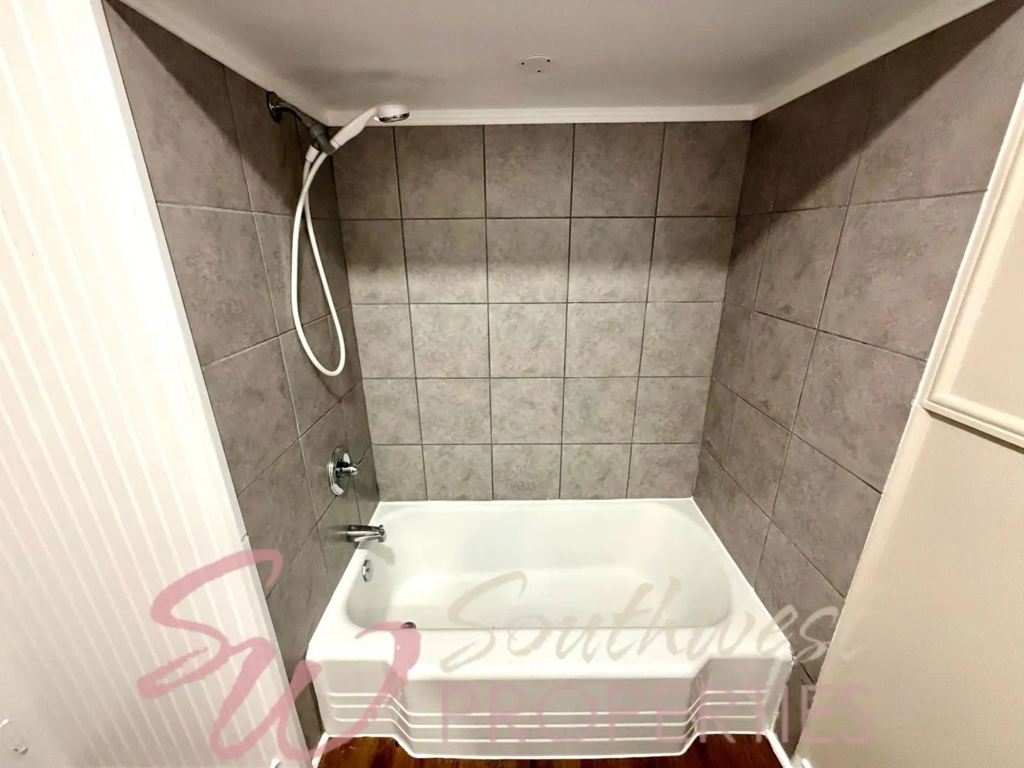Single Family Residence For Rent in Erath County , 107 Greenview Drive, Stephenville, Texas 76401, 3 Bedroom, 1 Bathroom, Garage spaces, 1,253 Sqft, built in 1951, mls#21404826, Real Estate Agent in Stephenville, Homes For Rent in Erath county, Homes For Rent in Stephenville, Realtor in Stephenville Texas, Real Estate Brokerage Independent Realty Texas, Luminita Cordes Realtor