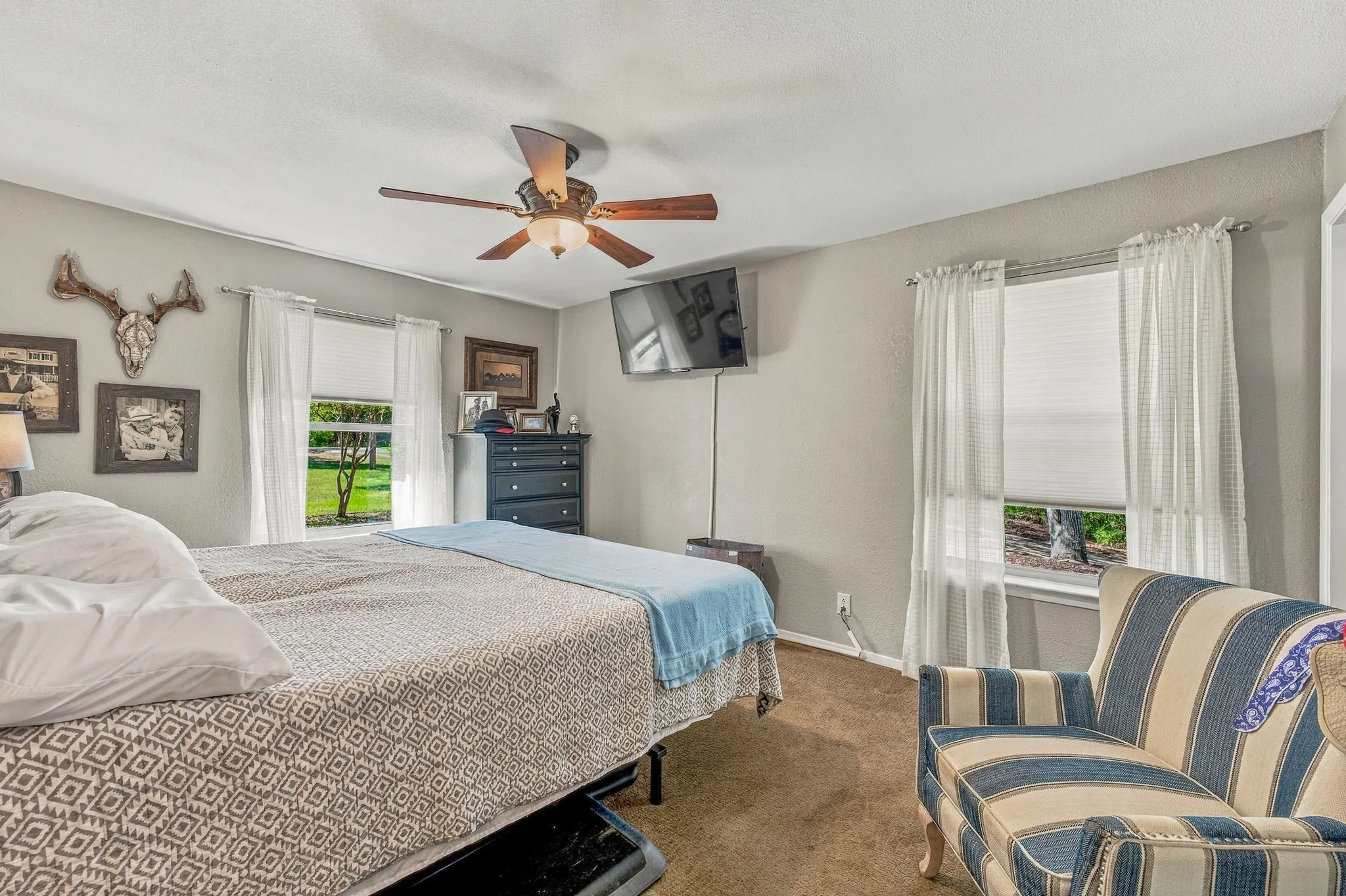 Single Family Residence For Sale in Hood County , 4304 Acoma Court, Granbury, Texas 76048, 4 Bedroom, 3 Bathroom, 4 Garage spaces, 2,212 Sqft, built in 1980, mls#21403980, Real Estate Agent in Granbury, Homes For Sale in Hood county, Homes For Sale in Granbury, Realtor in Granbury Texas, Real Estate Brokerage Independent Realty Texas, Luminita Cordes Realtor