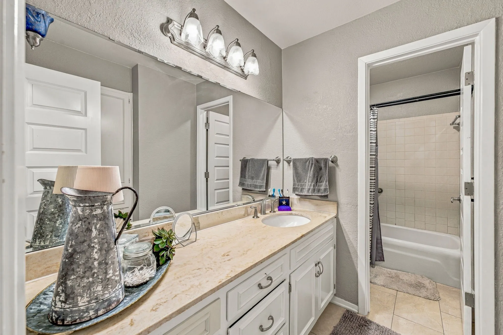 Single Family Residence For Sale in Hood County , 4304 Acoma Court, Granbury, Texas 76048, 4 Bedroom, 3 Bathroom, 4 Garage spaces, 2,212 Sqft, built in 1980, mls#21403980, Real Estate Agent in Granbury, Homes For Sale in Hood county, Homes For Sale in Granbury, Realtor in Granbury Texas, Real Estate Brokerage Independent Realty Texas, Luminita Cordes Realtor