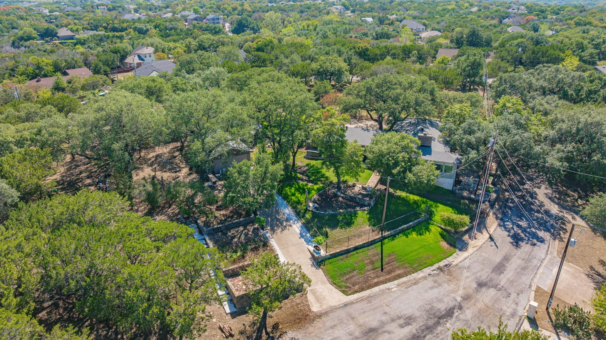 Single Family Residence For Sale in Hood County , 4304 Acoma Court, Granbury, Texas 76048, 4 Bedroom, 3 Bathroom, 4 Garage spaces, 2,212 Sqft, built in 1980, mls#21403980, Real Estate Agent in Granbury, Homes For Sale in Hood county, Homes For Sale in Granbury, Realtor in Granbury Texas, Real Estate Brokerage Independent Realty Texas, Luminita Cordes Realtor