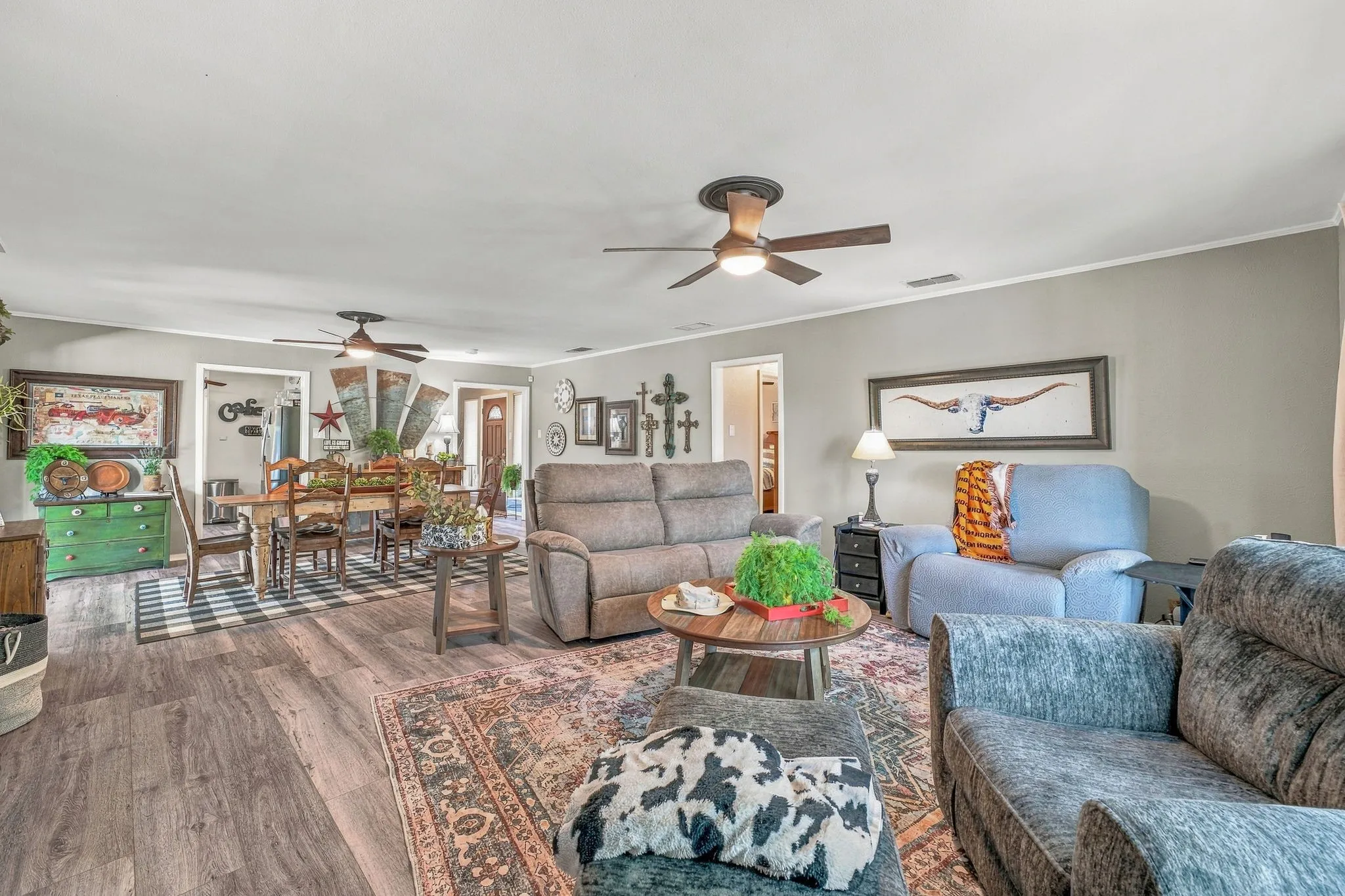 Single Family Residence For Sale in Hood County , 4304 Acoma Court, Granbury, Texas 76048, 4 Bedroom, 3 Bathroom, 4 Garage spaces, 2,212 Sqft, built in 1980, mls#21403980, Real Estate Agent in Granbury, Homes For Sale in Hood county, Homes For Sale in Granbury, Realtor in Granbury Texas, Real Estate Brokerage Independent Realty Texas, Luminita Cordes Realtor